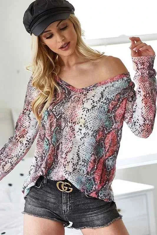 Snakeskin Print Low Gauge Hacci V Neck Top 87137f63821a468d96b1e0447518ea33-Max-Origin
