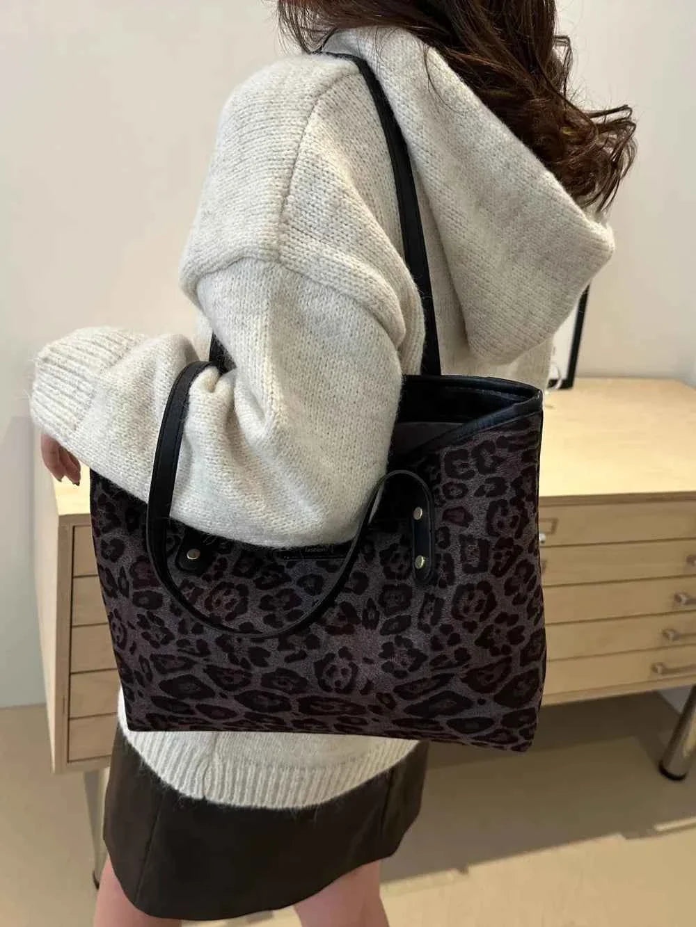 Leopard Polyester Tote Bag 8756d9cb-4007-4b0d-8699-4d03312b4c33-Max