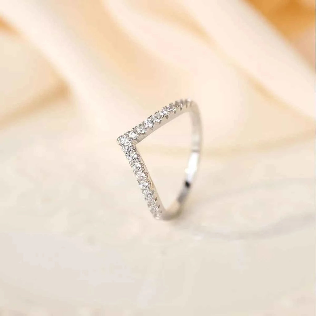 925 Sterling Silver V-Shaped Ring 879618ca-2790-4790-a875-e40ab9502092-Max-Origin