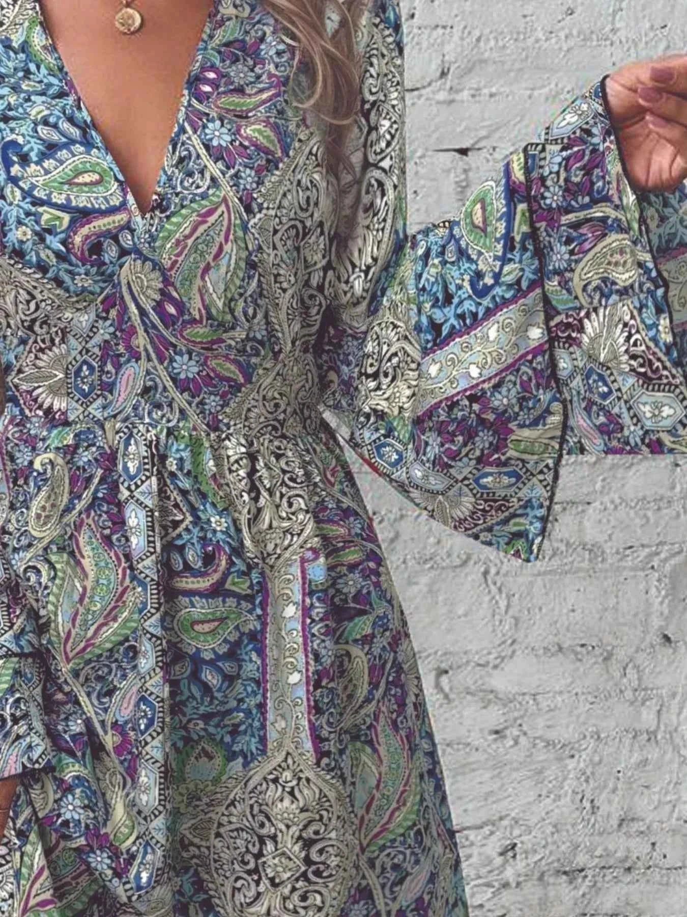 Paisley Print V-Neck Flounce Sleeve Dress 880e1194-76f4-44ce-998d-ccafc9f64404-Max-Origin
