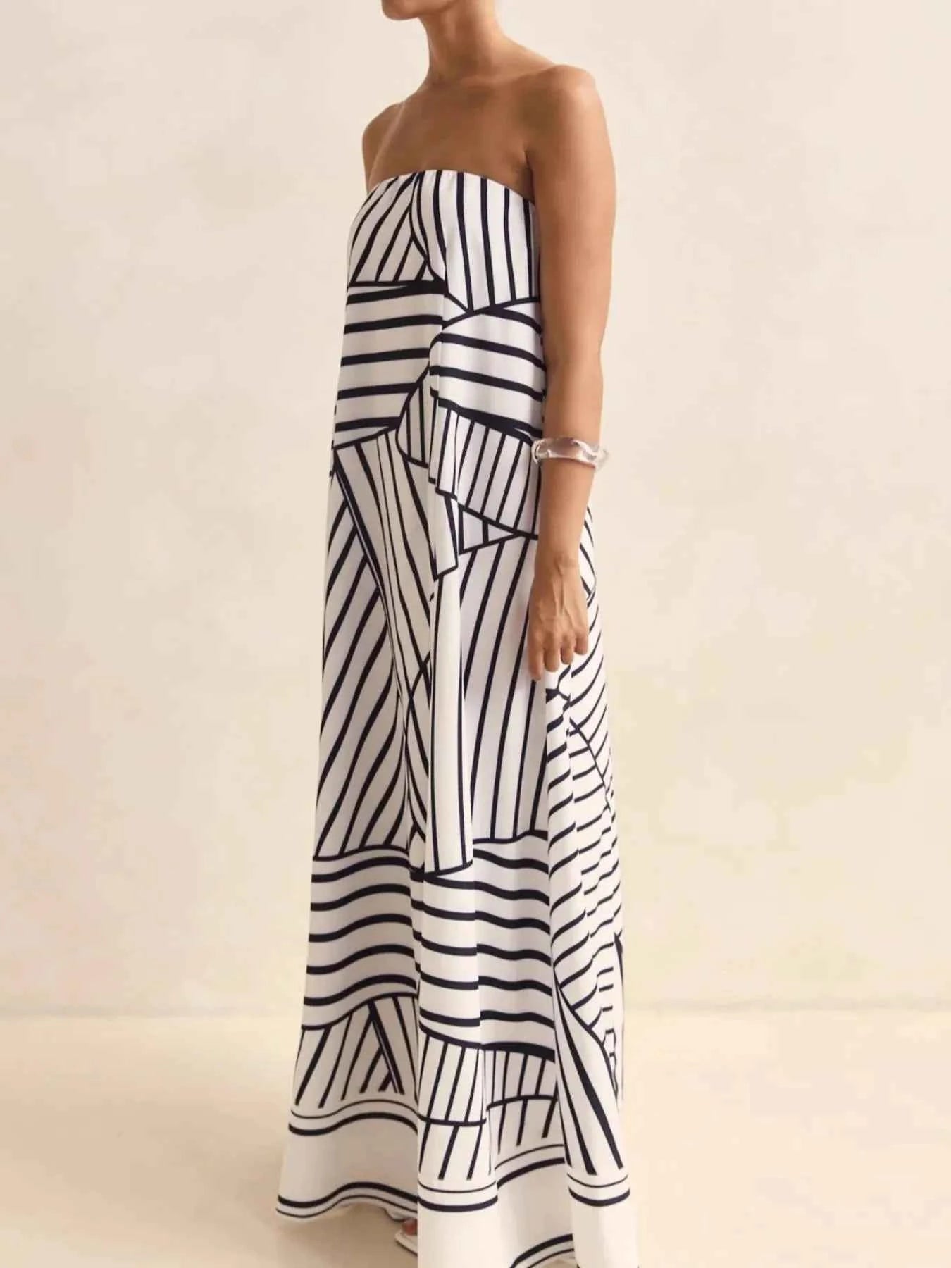 Smocked Printed Tube Maxi Dress 886f907f-9b3b-4d88-a1f1-41764fa1f250-Max-Origin