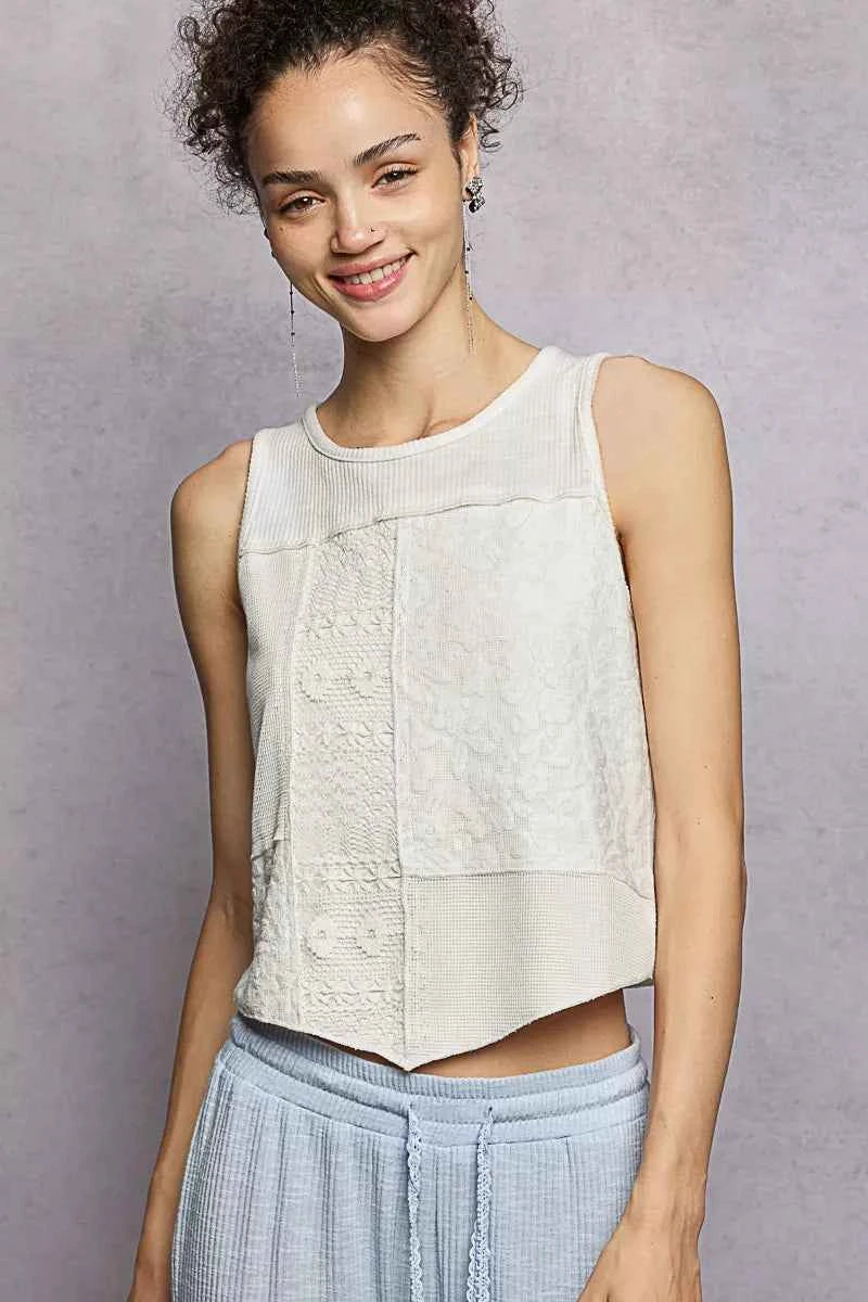 POL Ribbed Round Neck Cropped Tank with Lace Detail 89081ae3-2007-4519-a2dd-dc168f76cbd7-Max-Origin