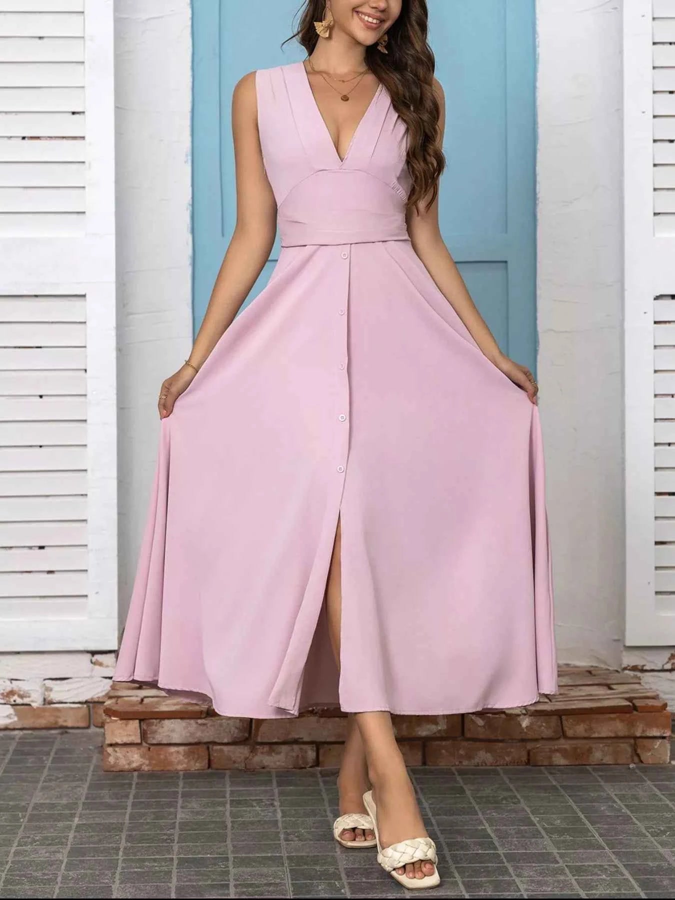 Full Size Slit V-Neck Sleeveless Dress Plus Size 890e8dd9-06cb-43e3-a5af-1fcb27bef95f-Max-Origin