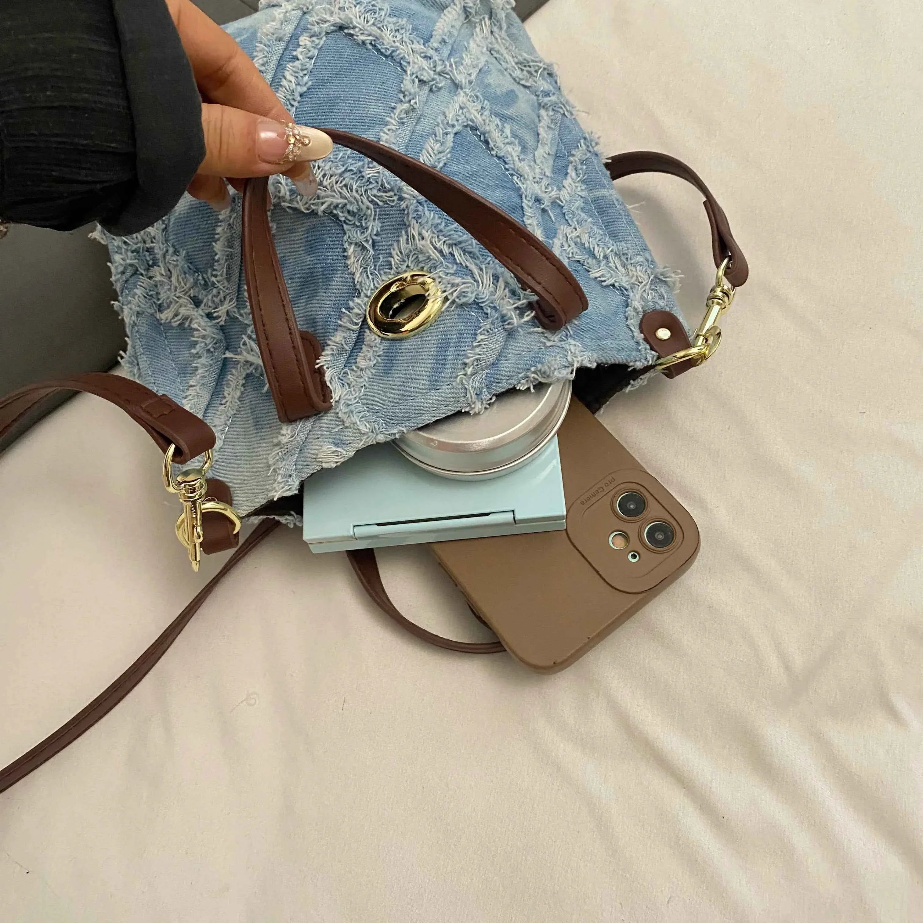 Frayed Edge Crossbody Bag 898a6f73ab6e45f18f8600b8e74e88b6-Max-Origin