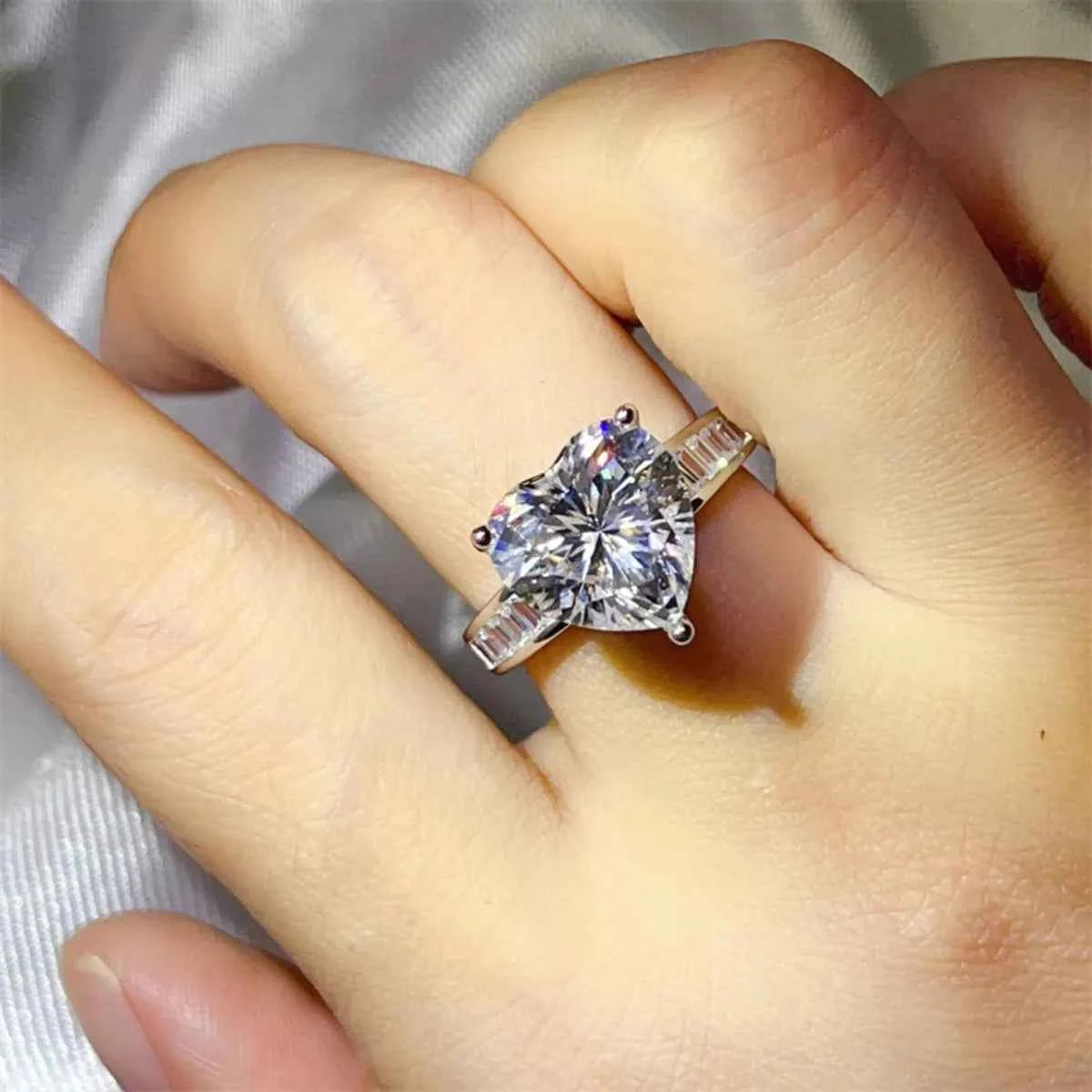 5 Carat Moissanite 925 Sterling Silver Heart Ring 89982751-8e98-49e2-b98e-3acf0cb167c4-Max-Origin