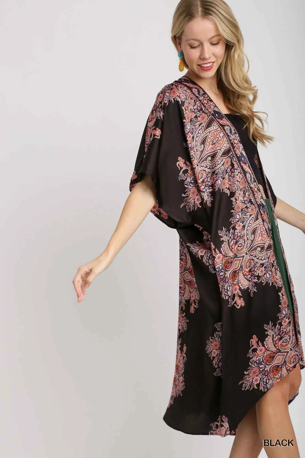 Umgee Satin Border Print Short Sleeve Open Front Kimono 8ab6f41e-a333-4c1a-a783-9f13e7ff91e6-Max-Origin