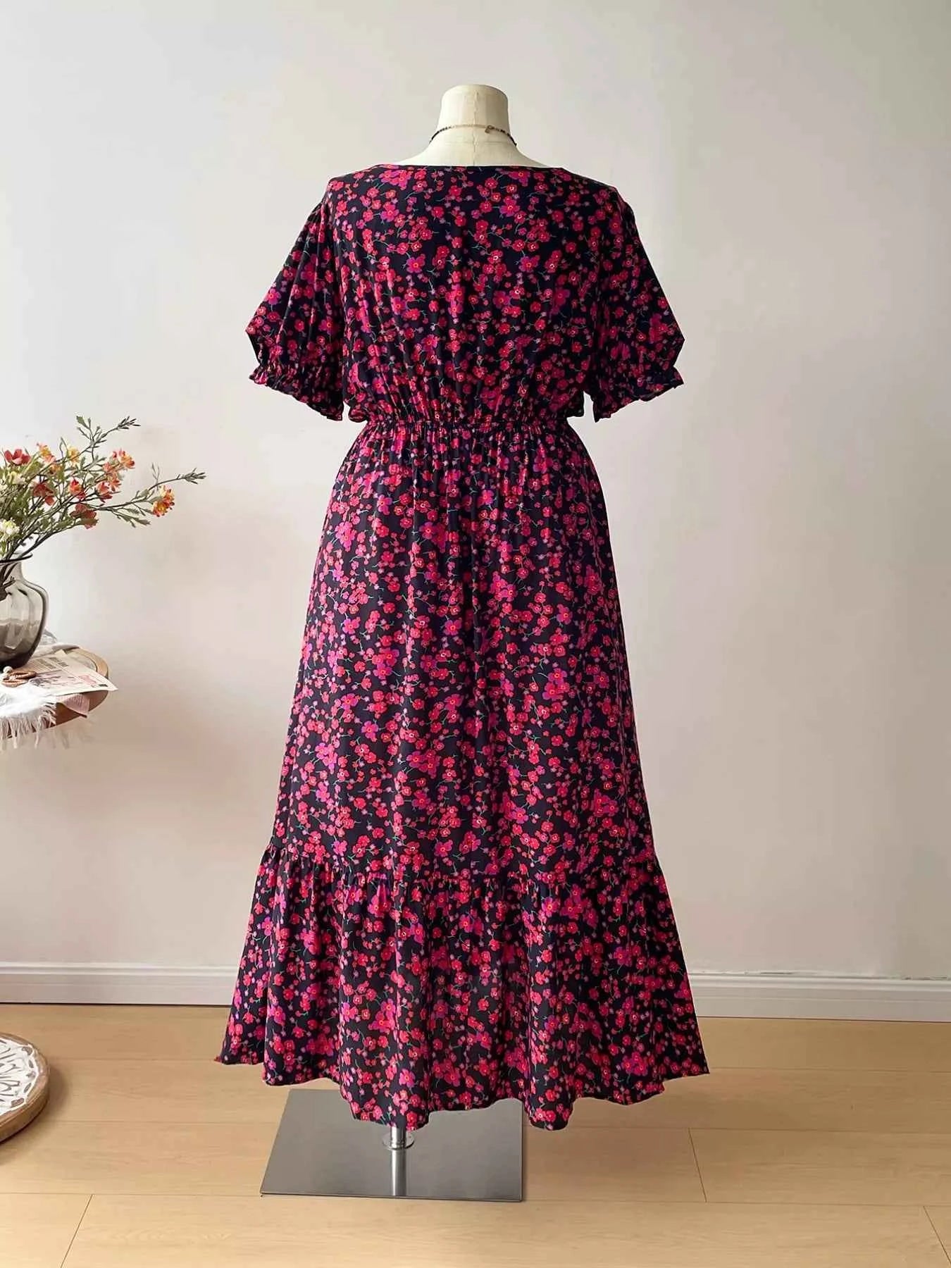 Plus Size Floral Square Neck Short Sleeve Dress 8af95817-598e-457f-bfa9-f5b50949d84d-Max-Origin