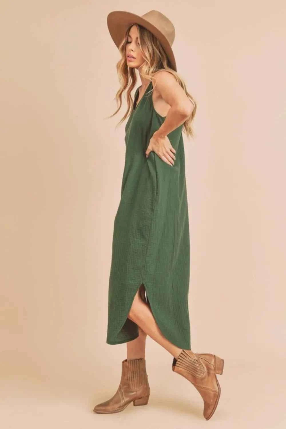 Aemi + Co Round Neck Midi Tank Dress with Pockets 8c2d5f7d-1dad-4bf8-86da-9320bbc6d6be-Max
