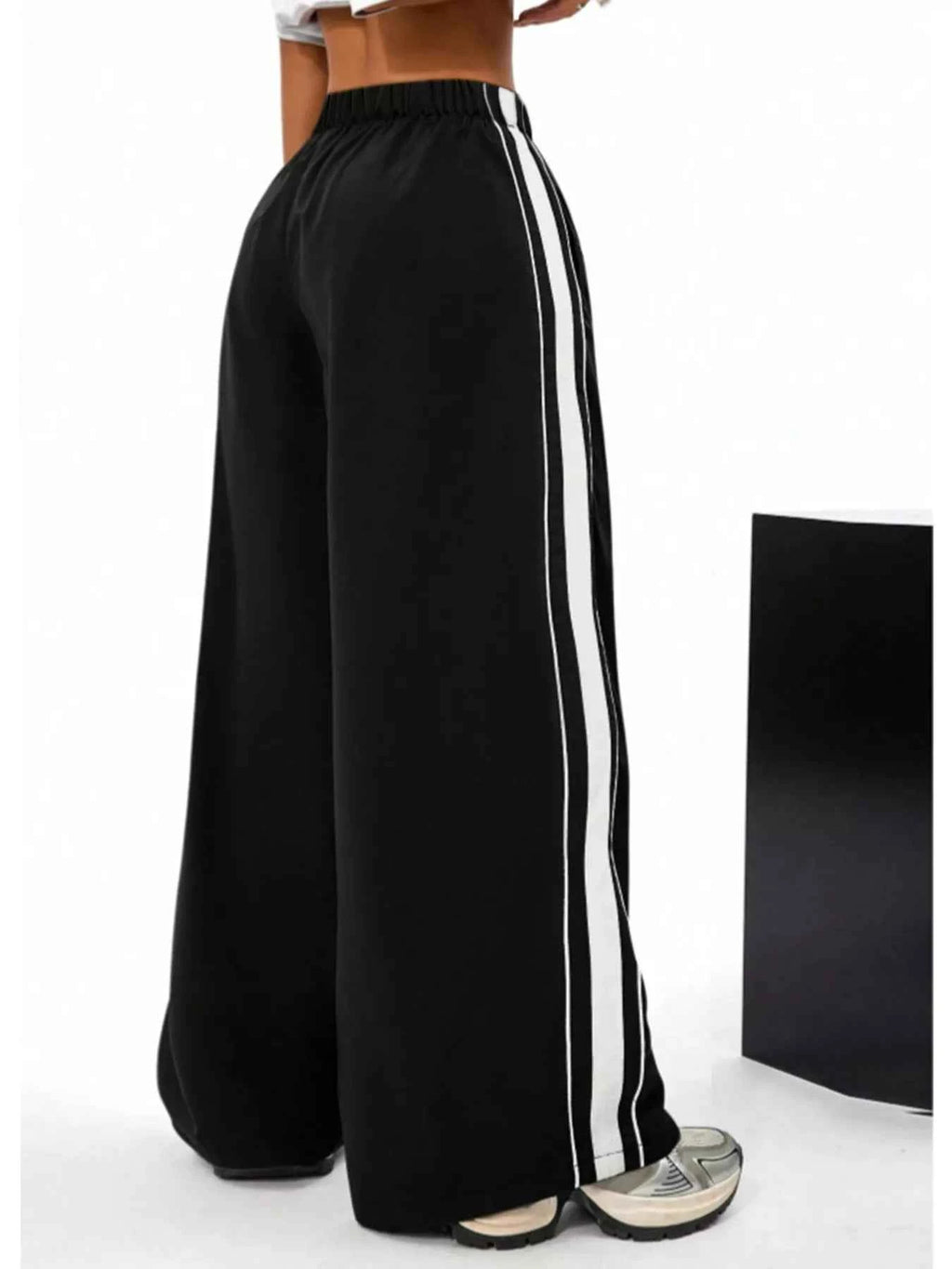 Wide Leg Striped Pants 8c2f29cde37544e6b0111c9247074112-Max-Origin