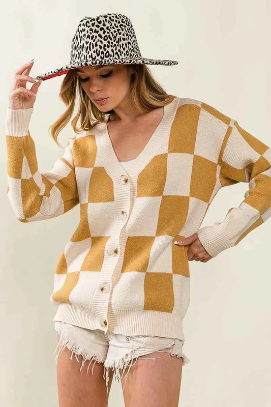 Checked V-neck Cardigan 8ccc51722fc84b6aa4814d448e32440f-Max-Origin