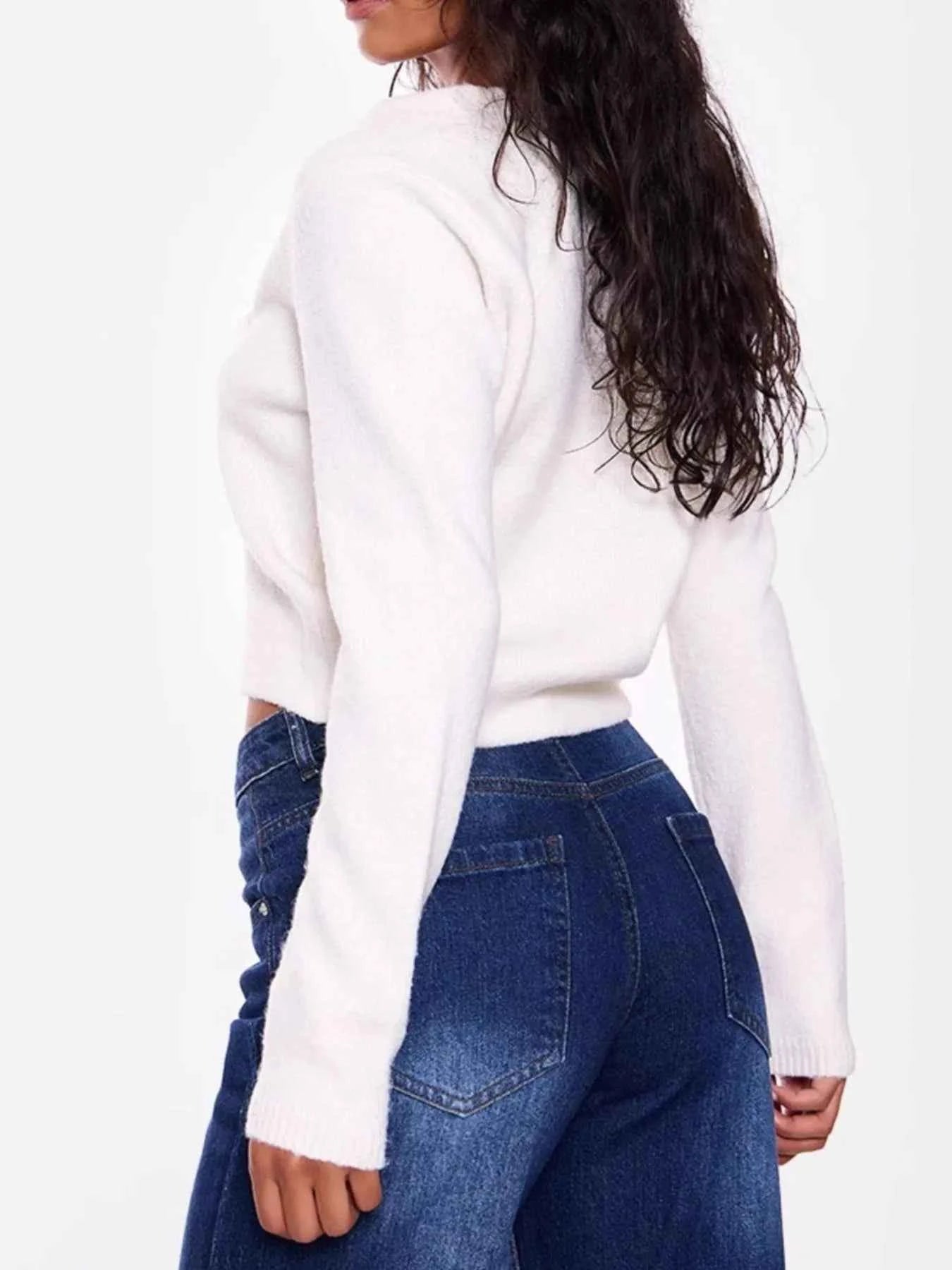 Cropped V-Neck Button-Up Cardigan 8cd65b0c-a052-490b-a6d2-aece258bc4ca-Max-Origin_7f5dbe4c-ab80-46ca-884a-448b35b2d70b