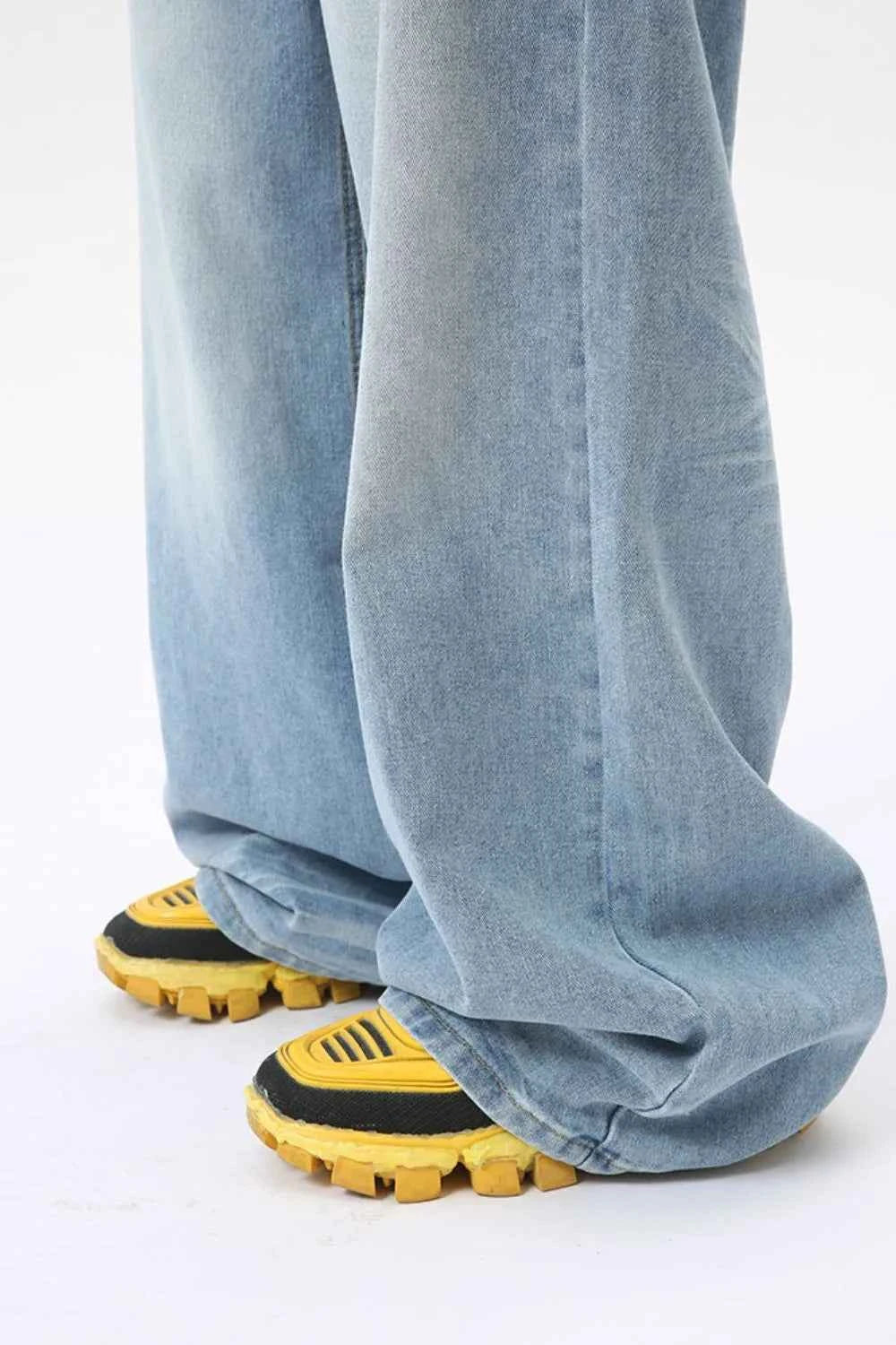 Wide Leg Jeans with Pockets 8d049e94-2a3b-4a61-b330-c0434da9745f-Max