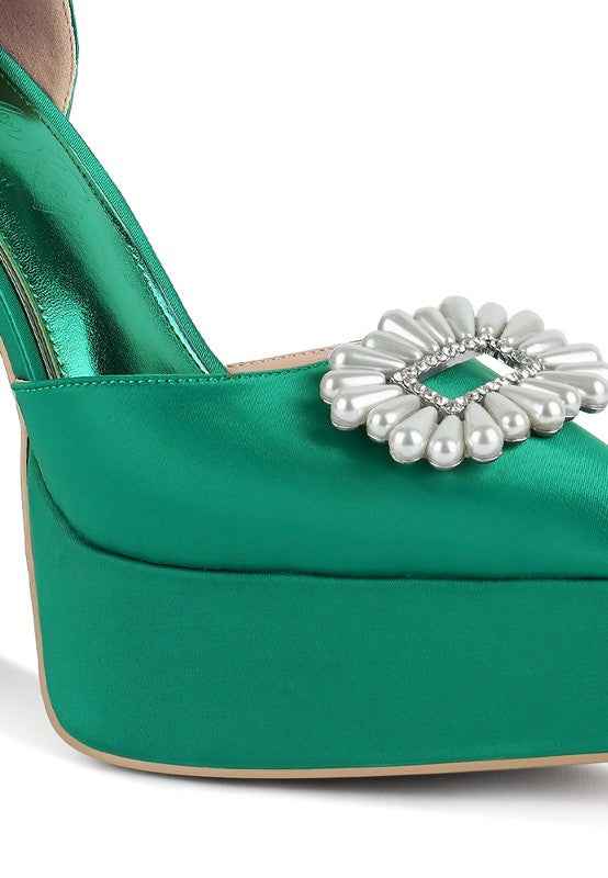 Maeissa Pearls Brooch Detail Block Heel Sandals 8d7427c8-7199-498b-b21e-fbde816a75d7