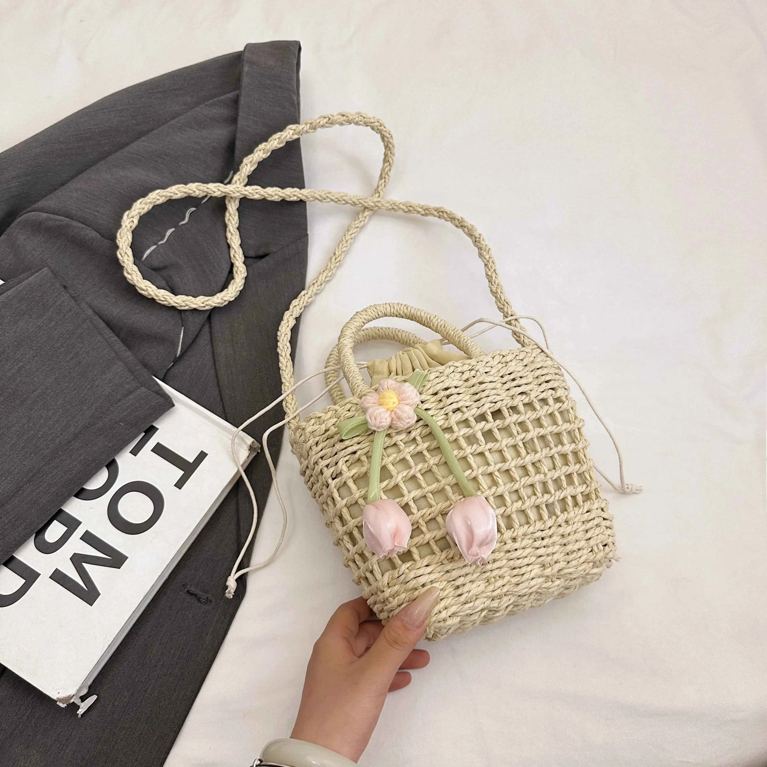Woven Straw Flower Crossbody Bag 8db3736b49694560818fc74bd62a4b7c-Max-Origin