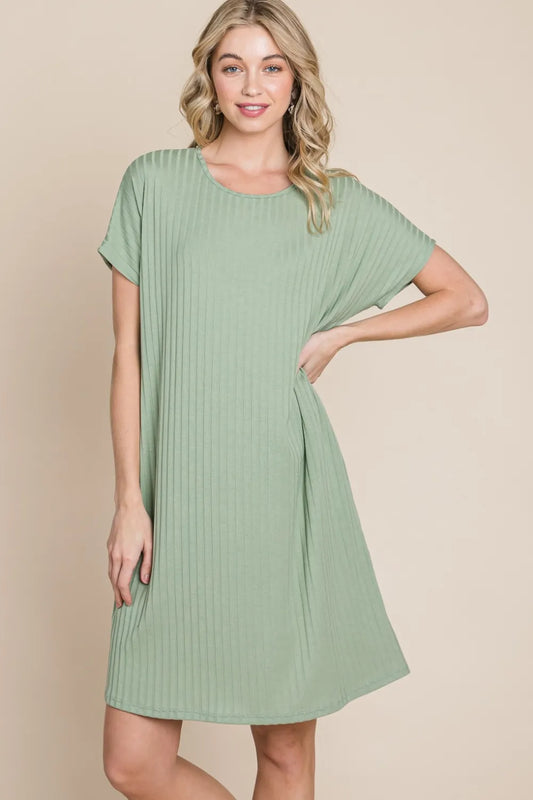 Ribbed Round Neck Short Sleeve Dress with Pockets 8ddd4bd4-ab35-4e08-95df-3599710ba47d-Max