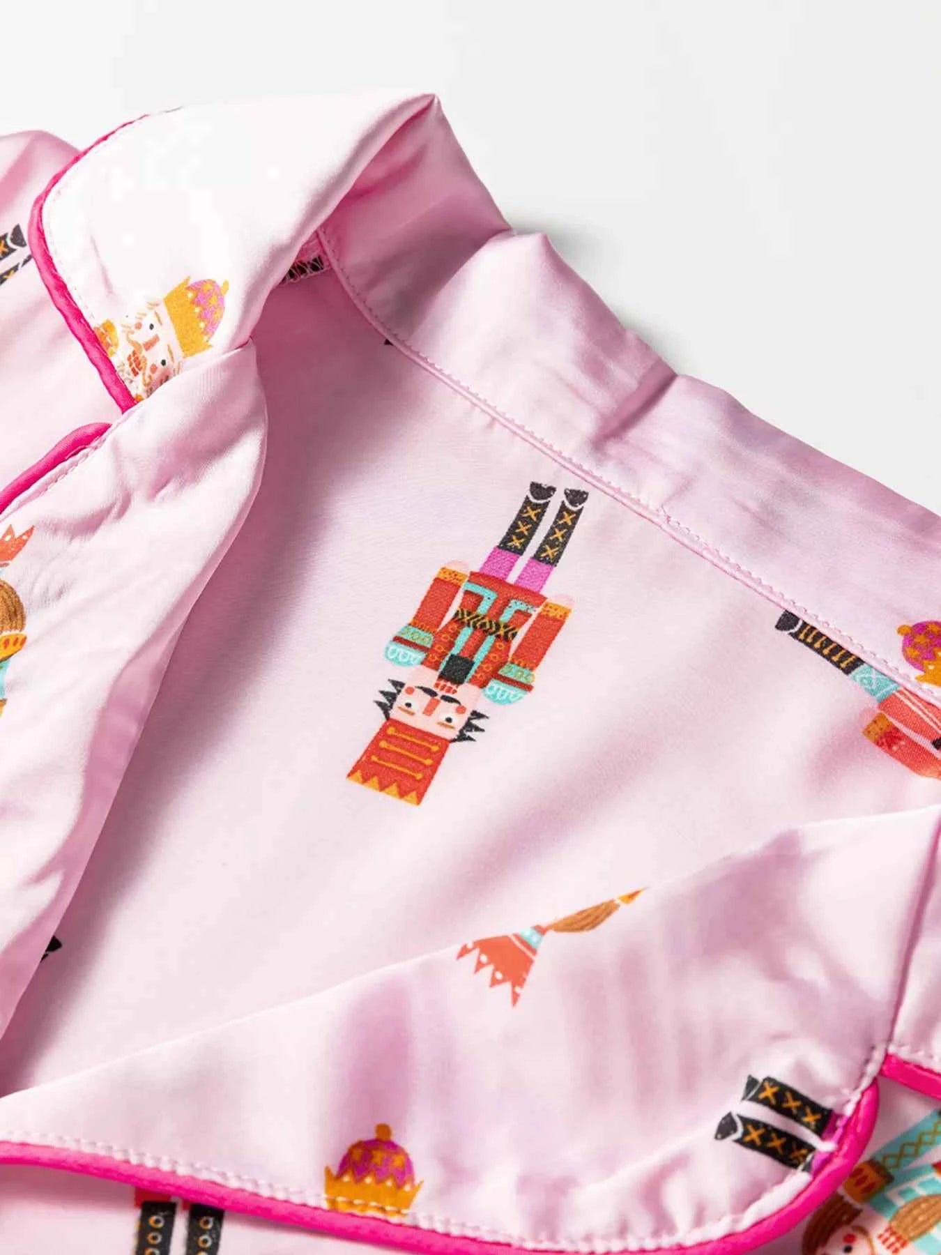 Nutcracker Print Contrast Trim Top and Shorts Pajama Set 8f2a91e58f95424bb26d651be57366da-Max-Origin