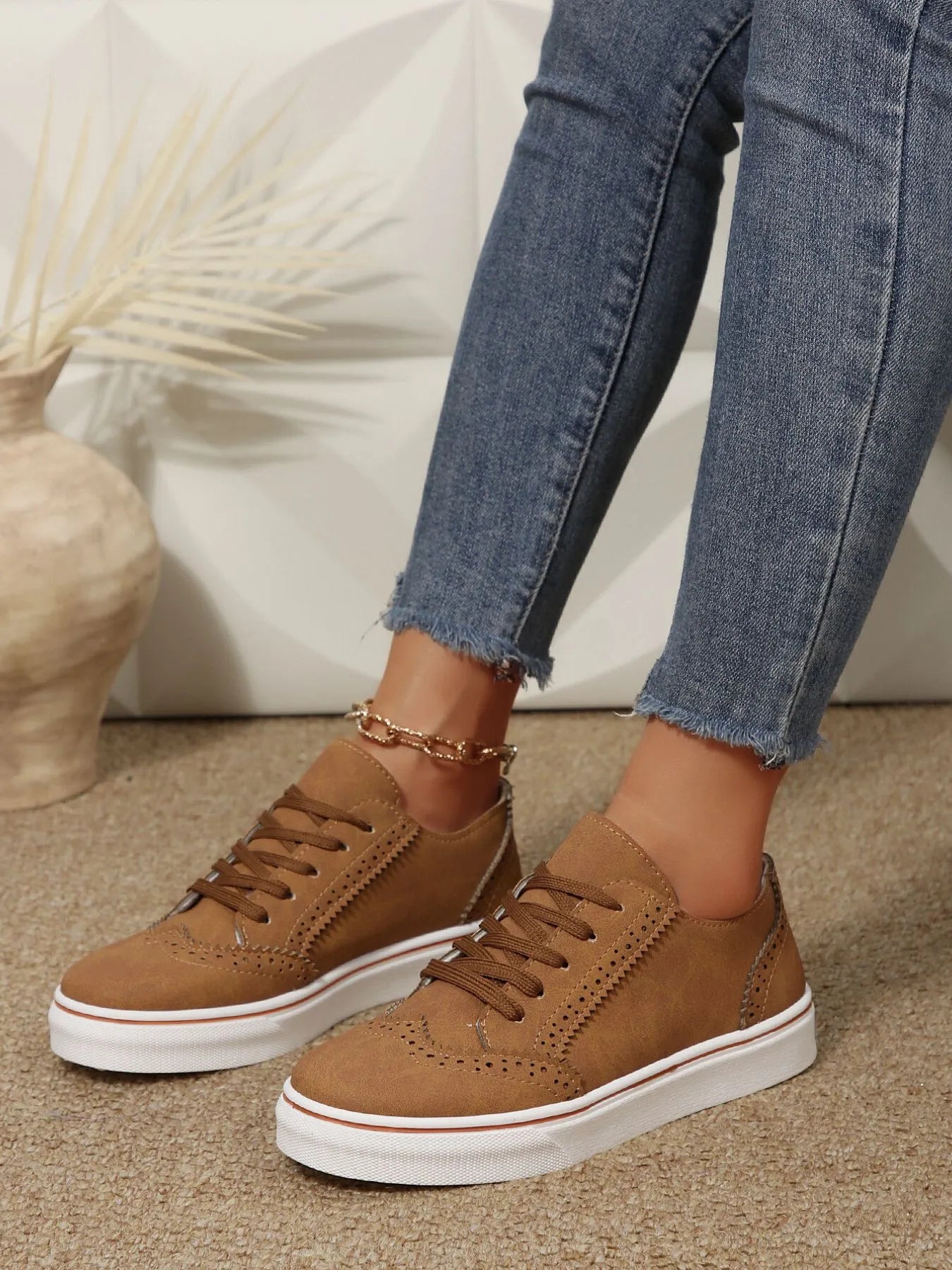 Lace Up Round Toe Platform Sneakers 8f6aa9a6-30bf-4cb0-ba2a-110d2d35c35e-Max-Origin