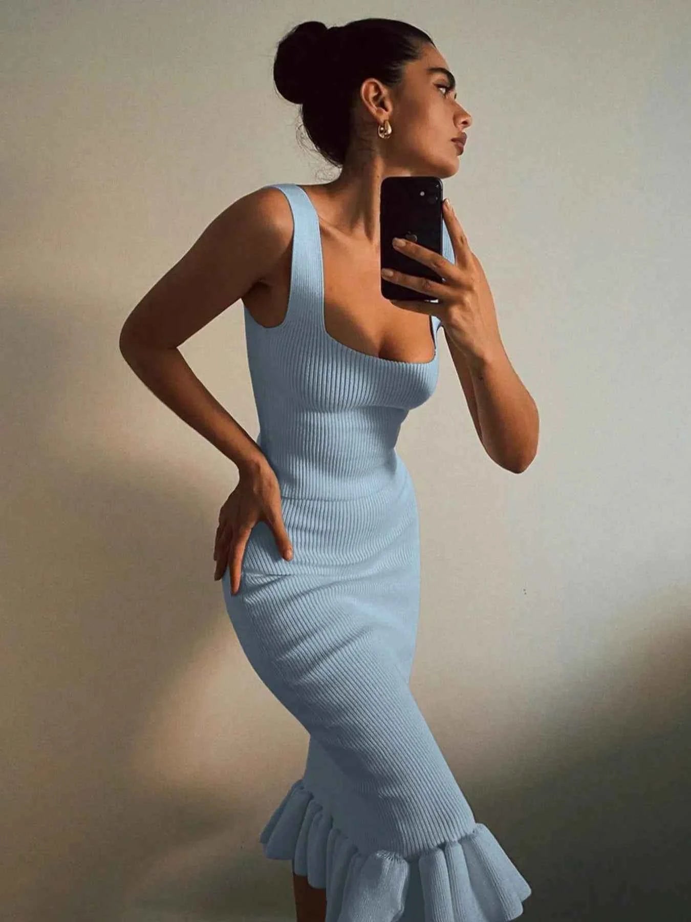 Ribbed Knit Bodycon Mermaid Dress with Ruffle Hem 8f8125dd-139a-4753-87e8-38280670bb92-Max-Origin