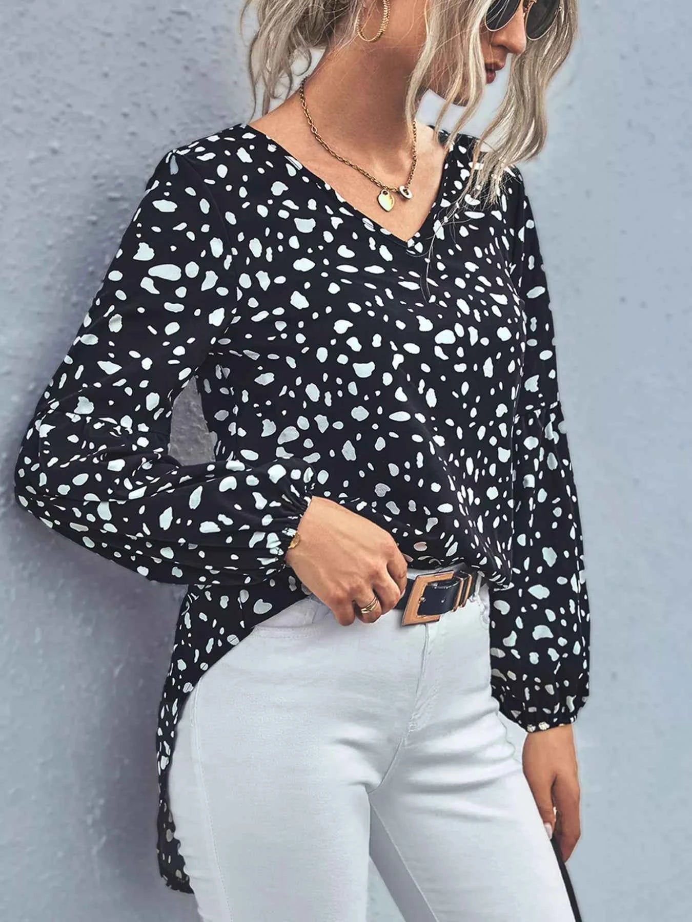 Animal Print V-Neck Blouse 915e5a1e-eb1d-444b-b2e0-600b4f4f2321-Max-Origin