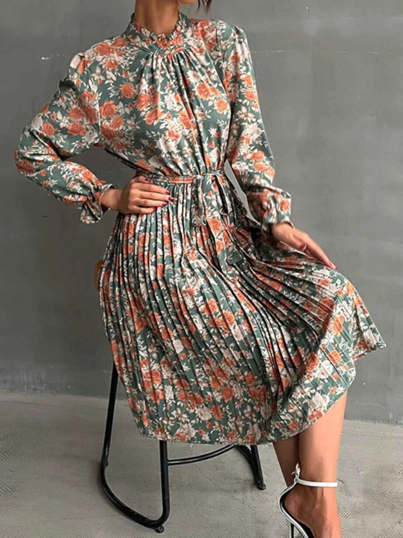 Floral Print Long Sleeve Pleated Midi Dress 9170a15d-c588-4379-8beb-e3bde331bc7f-Max-Origin