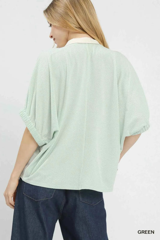 Contrast Collar V-Neck Top 924fe2a8-b4ed-43b0-86bf-179efc36979a-Max-Origin