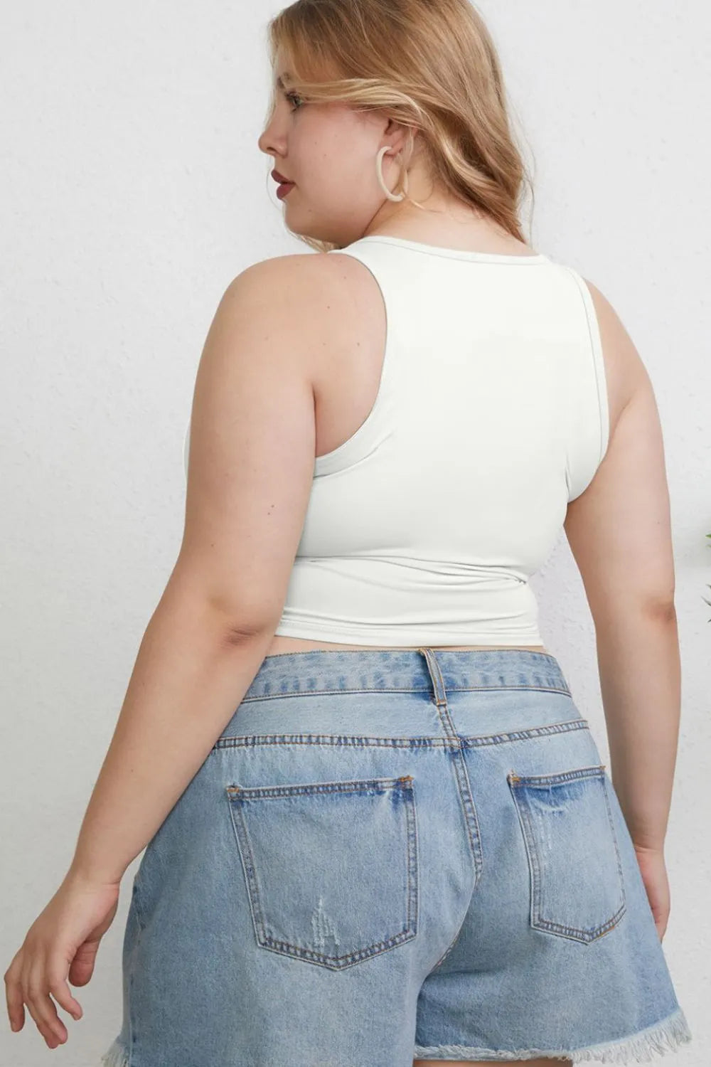 Basic Bae Full Size Round Neck Slim Tank 93024396-7805-4efa-8954-ec439e8e8b34-Max