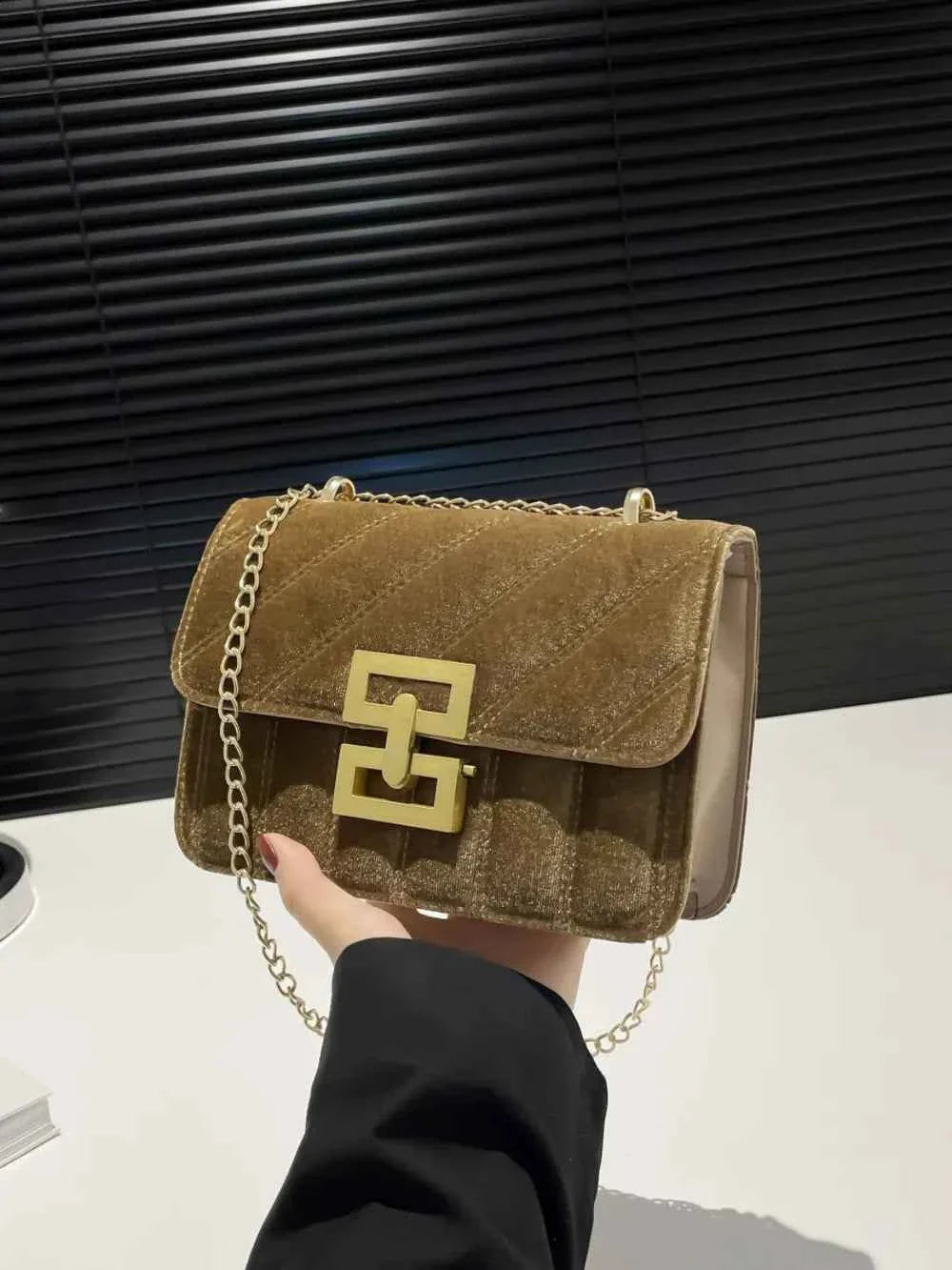 Gold Clasp Chain Shoulder Bag Camel One Size 9311493c-fa58-43aa-9695-1118a0fbd177-Max