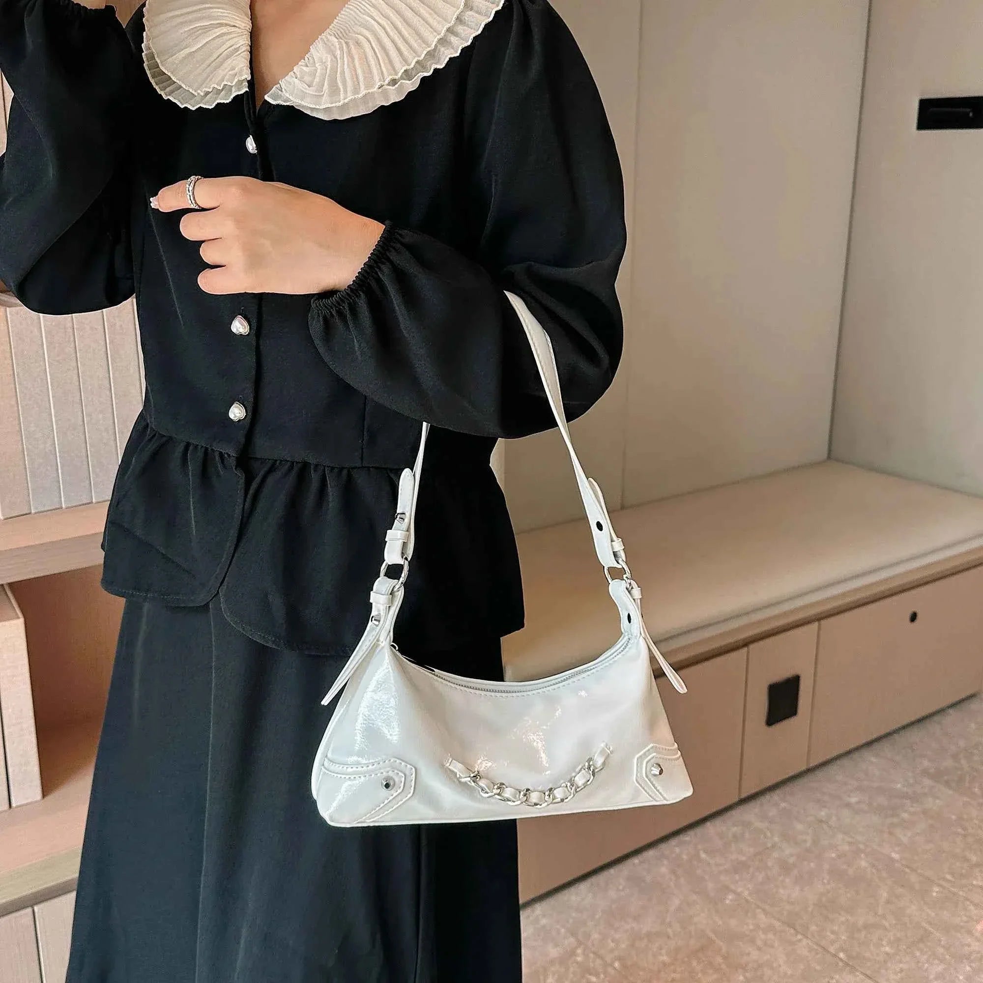 Chain Detail Leather Shoulder Bag White onesize 93d263bfa0664955971170e542803606-Max-Origin