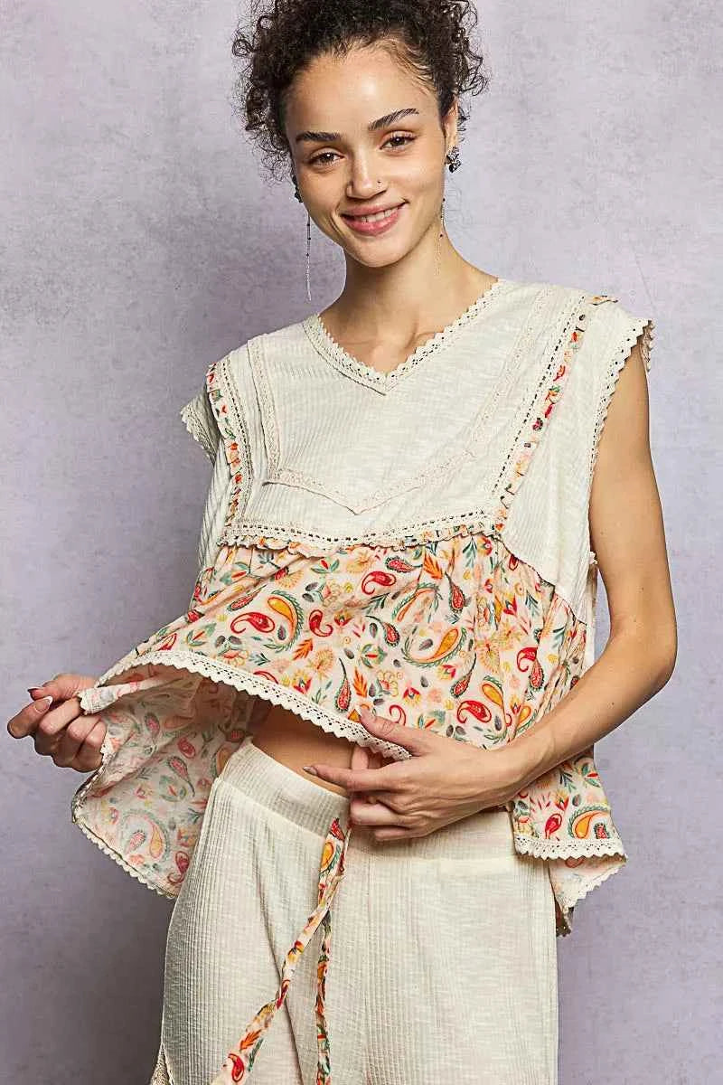 POL Lace Detail Floral Cropped Ruffled Top 940e2963-e45c-4fe0-9567-a91ac847e55a-Max-Origin