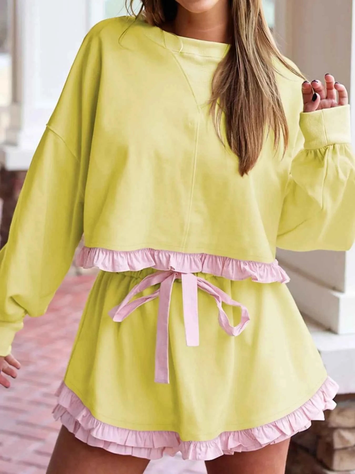 Contrast Frill Hem Round Neck Top and Shorts Set 94280706-31bf-4d73-91c9-fa36218b347f-Max-Origin