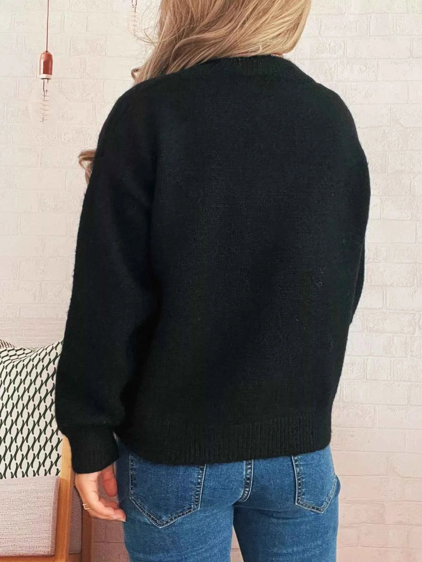 Contrast Cherry Round Neck Sweater 948bc20f-63fe-4fd8-aa69-0288036ab3ad-Max-Origin