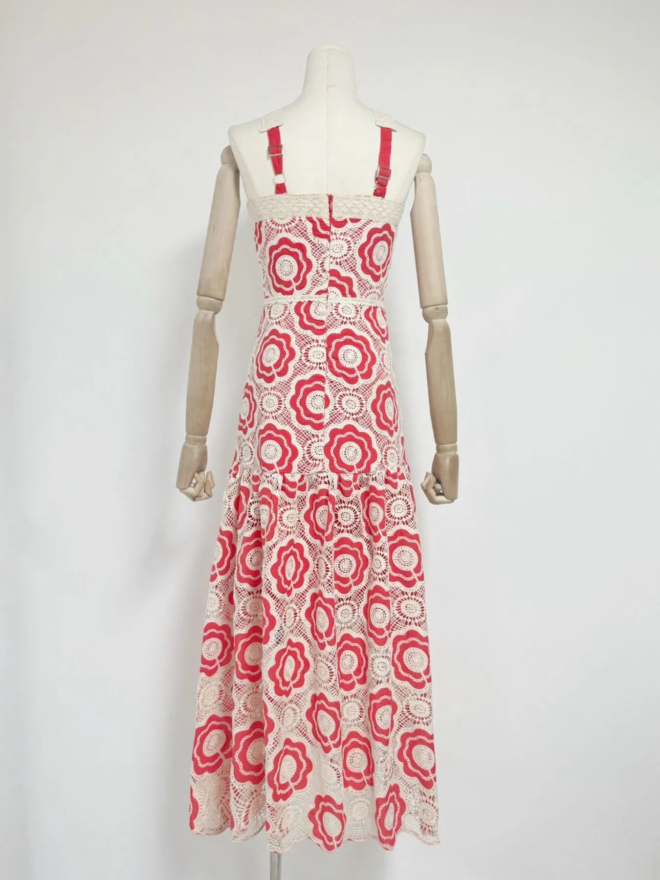 Lace Sleeveless Tiered Midi Dress 94f58e97-2081-4d8e-9882-37d283b8c6b2-Max-Origin