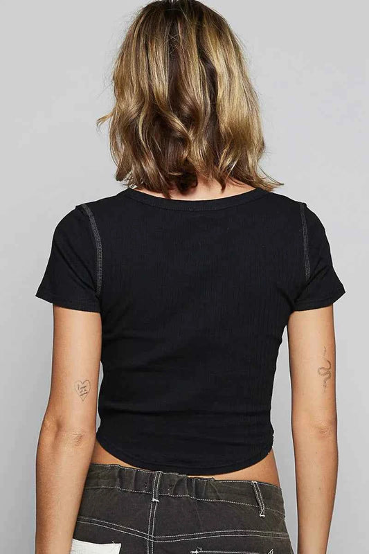 Contrast Stitching Round Neck Crop T-Shirt 956335ee-af13-49a7-a427-71168ba6bed8-Max-Origin