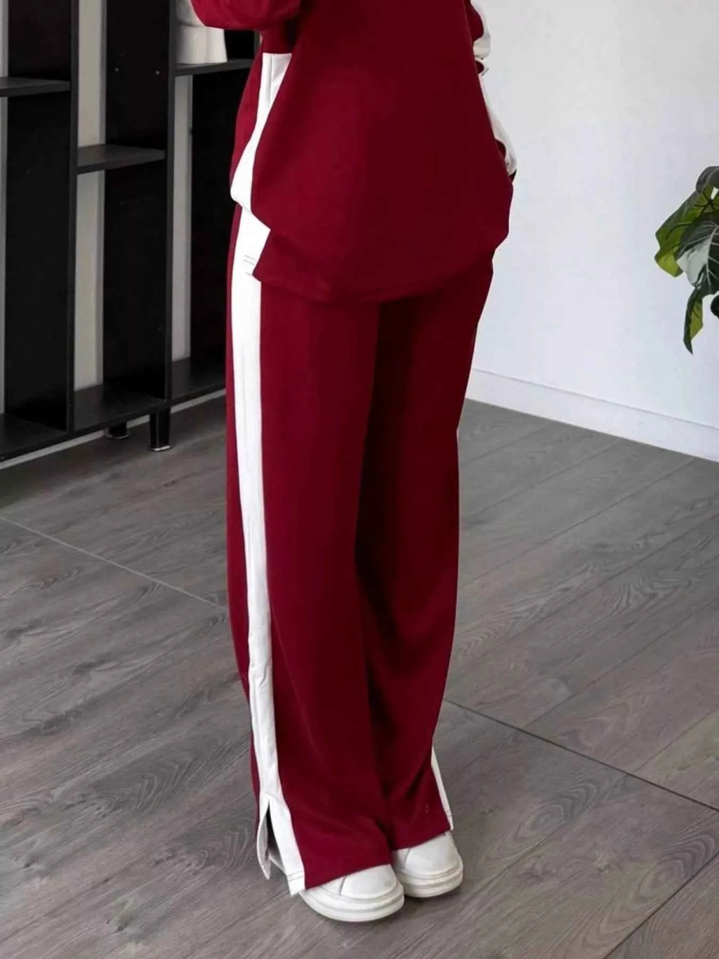 Full Size Contrast Round Neck Top and Pants Set Plus Size 95e514c9-334c-4c8e-b8ab-416084c6b523-Max-Origin