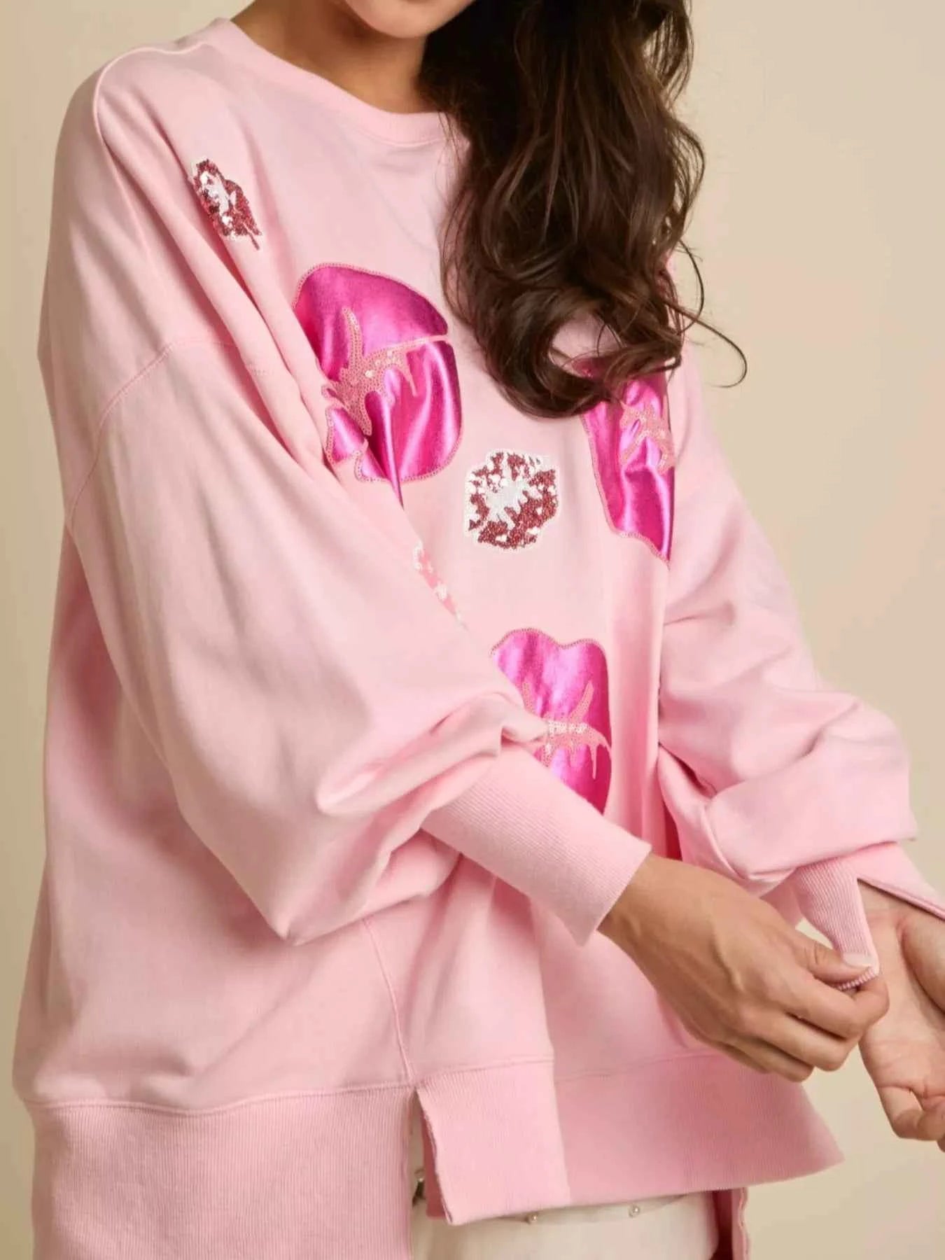 Lips Round Neck Dropped Shoulder Sweatshirt 9652ef66-6db1-4ecd-aa51-1032d604449e-Max-Origin