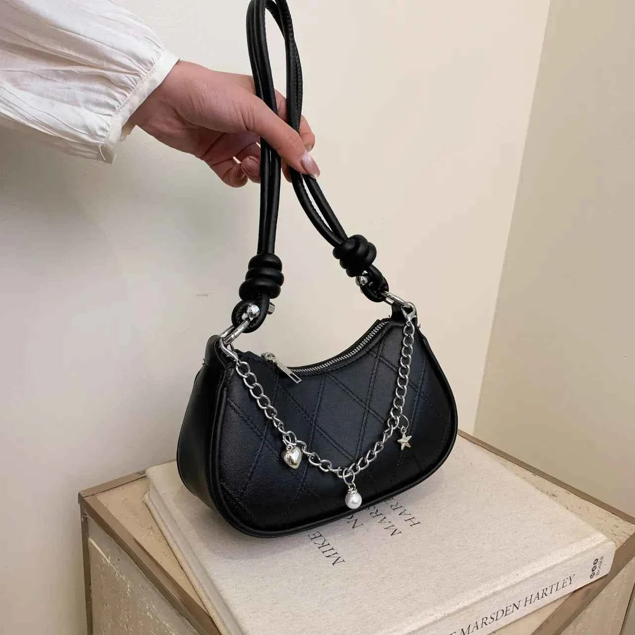 Chain Detail Crescent Shoulder Bag Black onesize 968ca0dc4fc143e99c289b8c4ea9de7b-Max-Origin