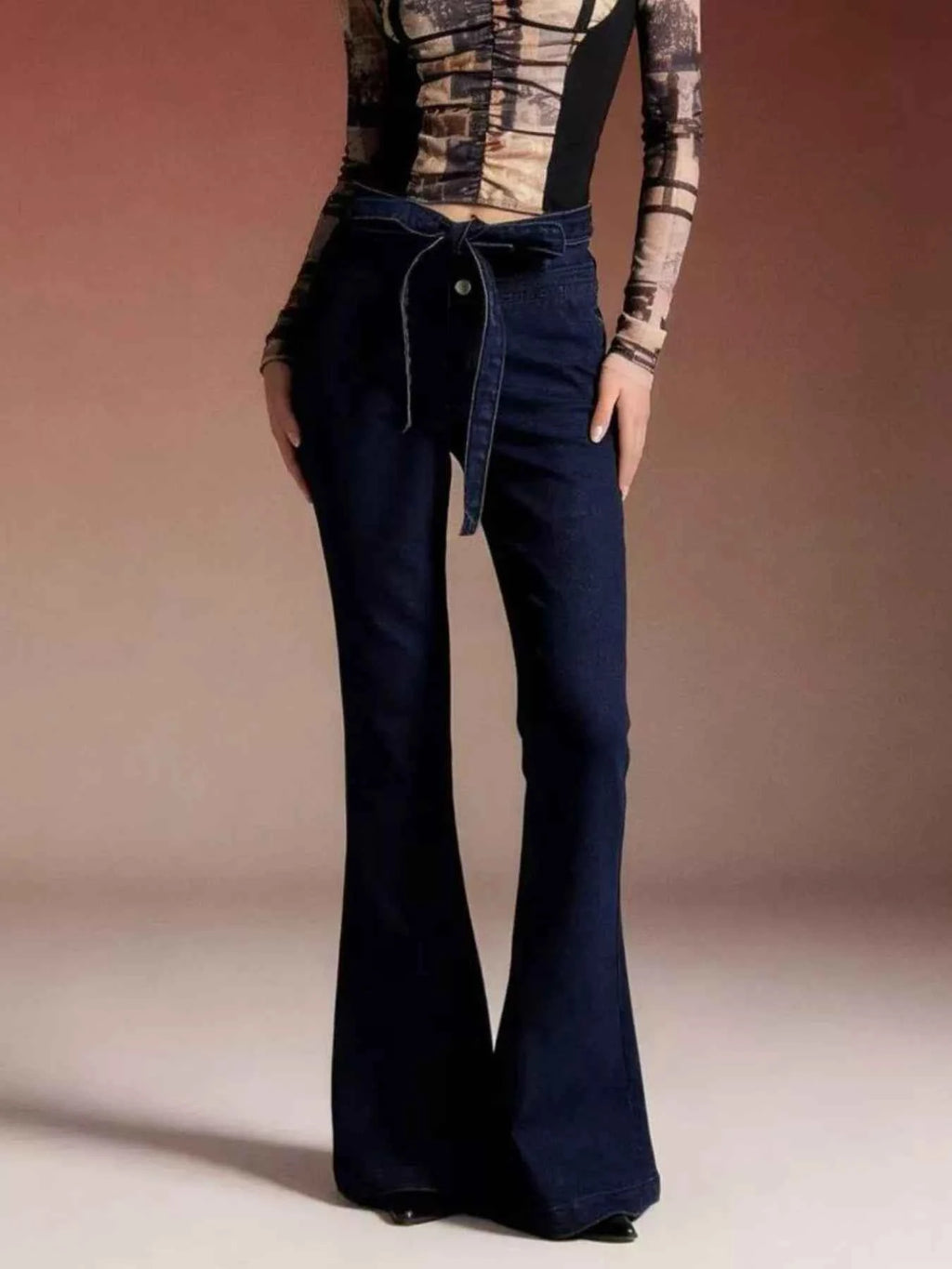 Bow-Tie High-Waisted Flare Jeans 9695d424-c3fd-47d8-a9dd-d940a0db553d-Max-Origin