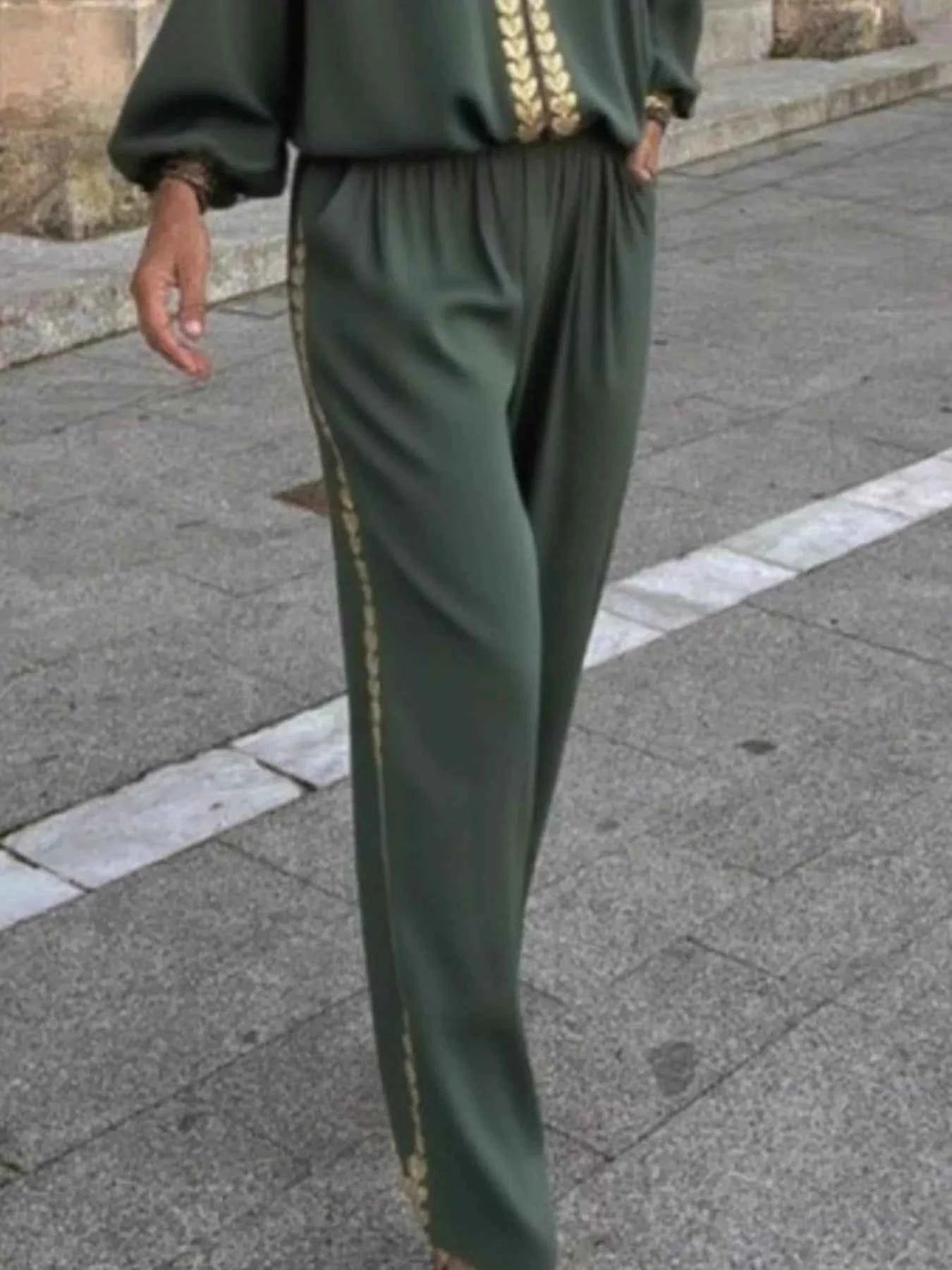 Full Size Contrast Trim V-Neck Top and Pants Set Plus Size 96abcf6b-82c5-4ef3-8786-fdad3032de96-Max-Origin