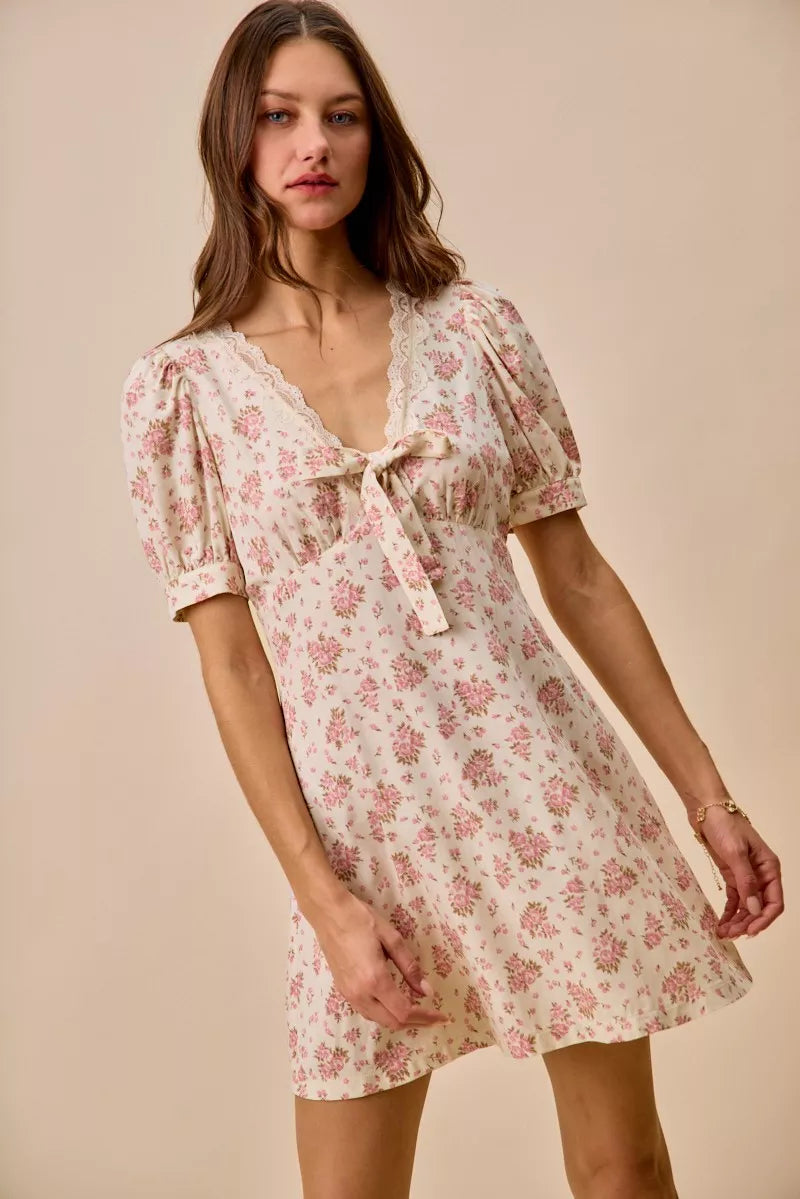SO ME Floral Lace Trimed Short Sleeves Mini Dress 973c22cb444b4dde8cbe3f85c58f0741-Max-Origin
