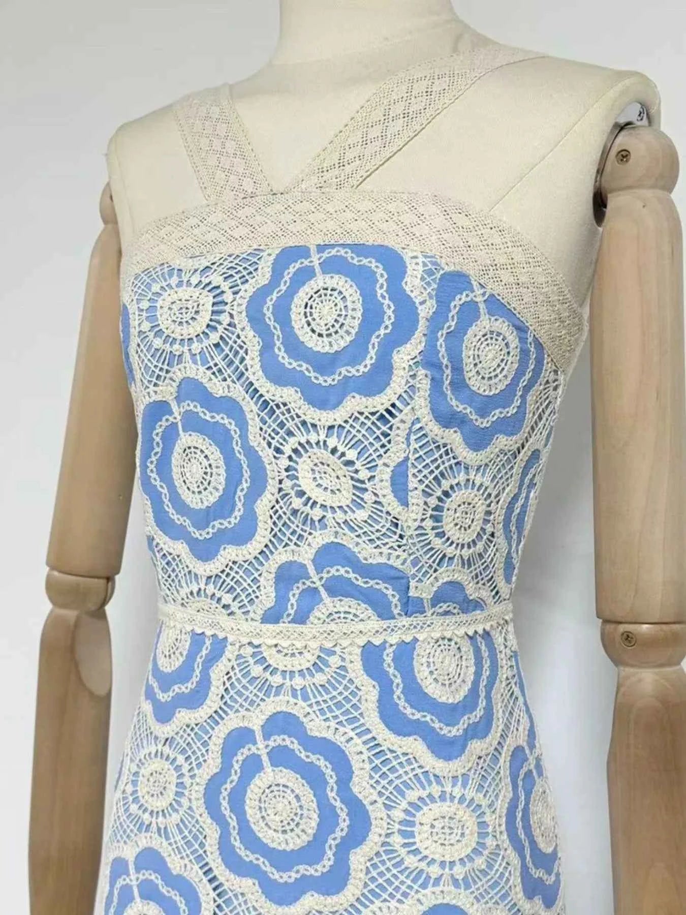 Lace Sleeveless Tiered Midi Dress 97710070-dbfc-40e0-bc48-345fbb2e0f32-Max-Origin