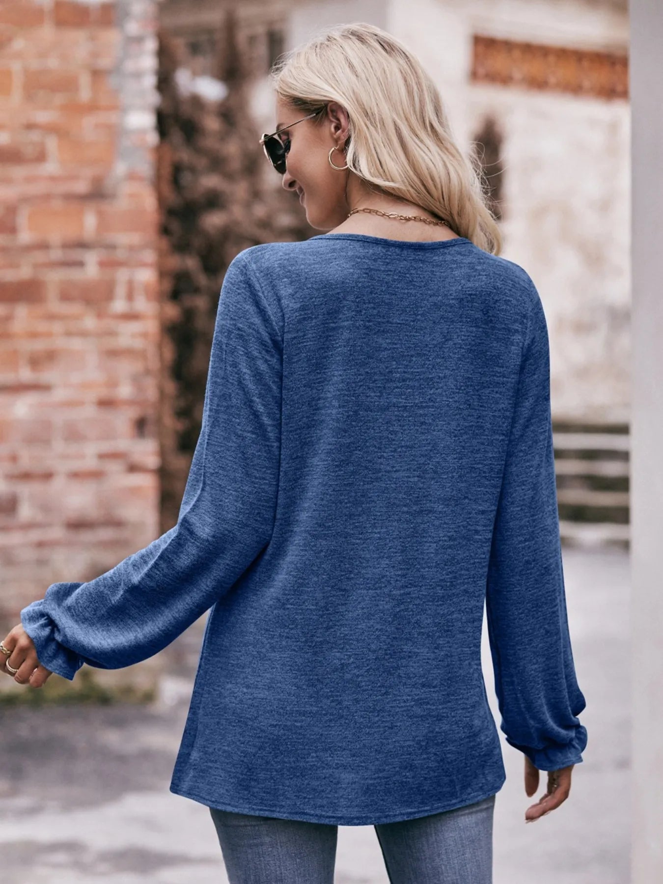 Round Neck Long Sleeve Casual T-Shirt 9856d6c3-b985-45f5-b071-b6911f4a853b-Max-Origin