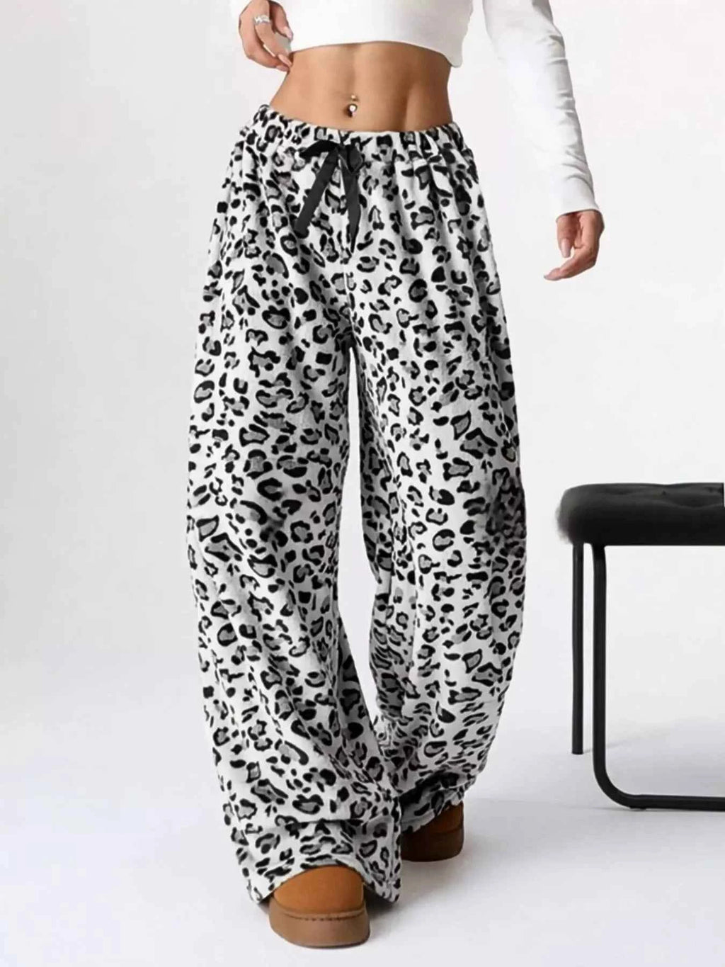 Drawstring Wide Leg Pants 98be27ab-3a0b-4865-8aa2-44a1baf26061-Max-Origin