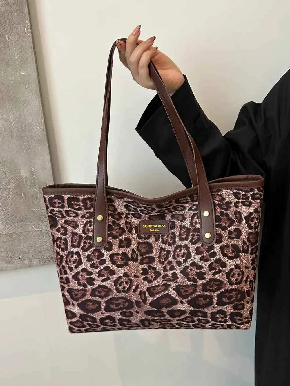 Leopard Polyester Tote Bag 9932b74c-b53b-4f36-92e0-2ec6d4220535-Max