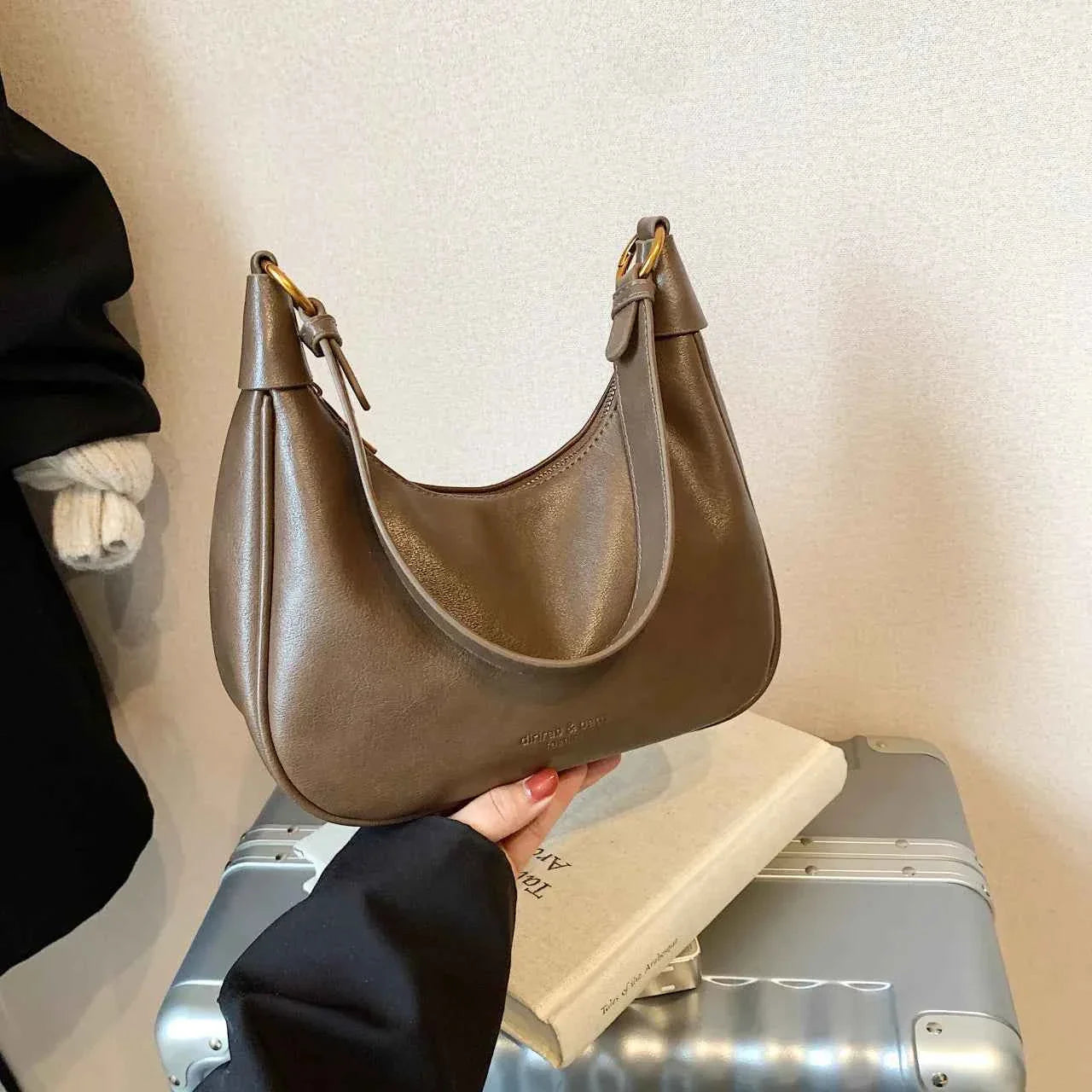 Curved Leather Shoulder Bag Brown onesize 9a3cd649359c4279bee643ee934f5c7b-Max-Origin