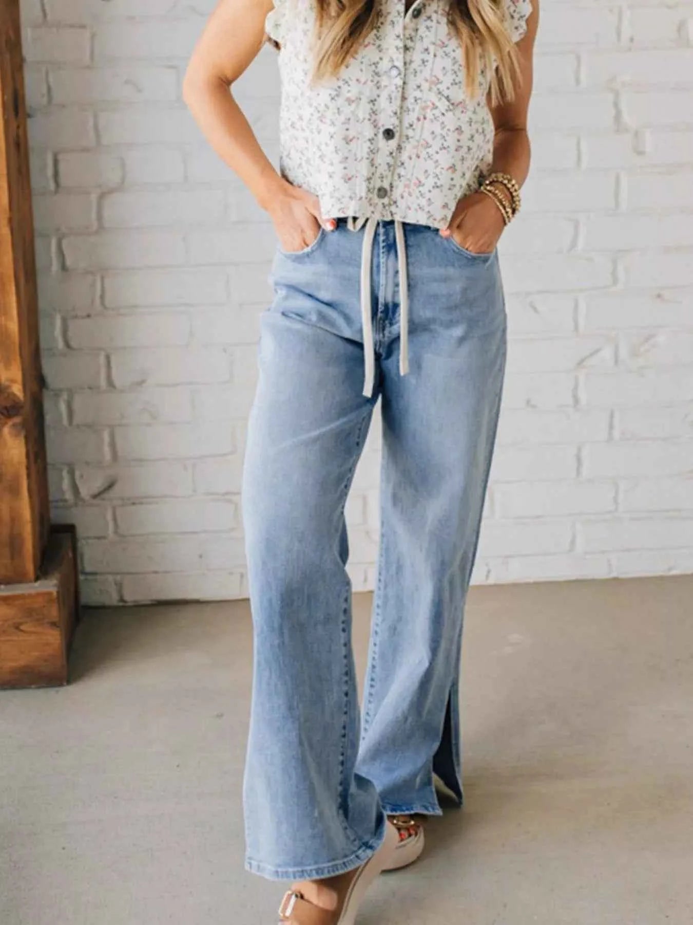 Slit Wide Leg Jeans 9a721326-1c59-4bf6-8362-11f676484daf-Max-Origin