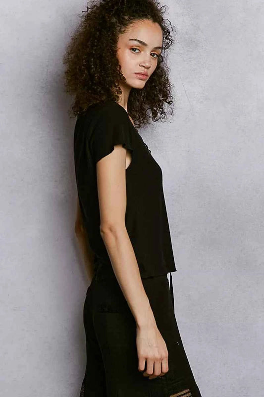 Round Neck Short Sleeve Crop T-Shirt with Lace Trim 9b02826c-6062-4649-9ed8-60583b20abf4-Max-Origin
