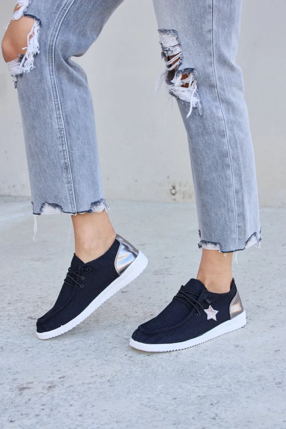 Forever Link Star Lace-Up Flat Sneakers 9b172979-e4f6-49d1-bf8a-4d500f092644-Max