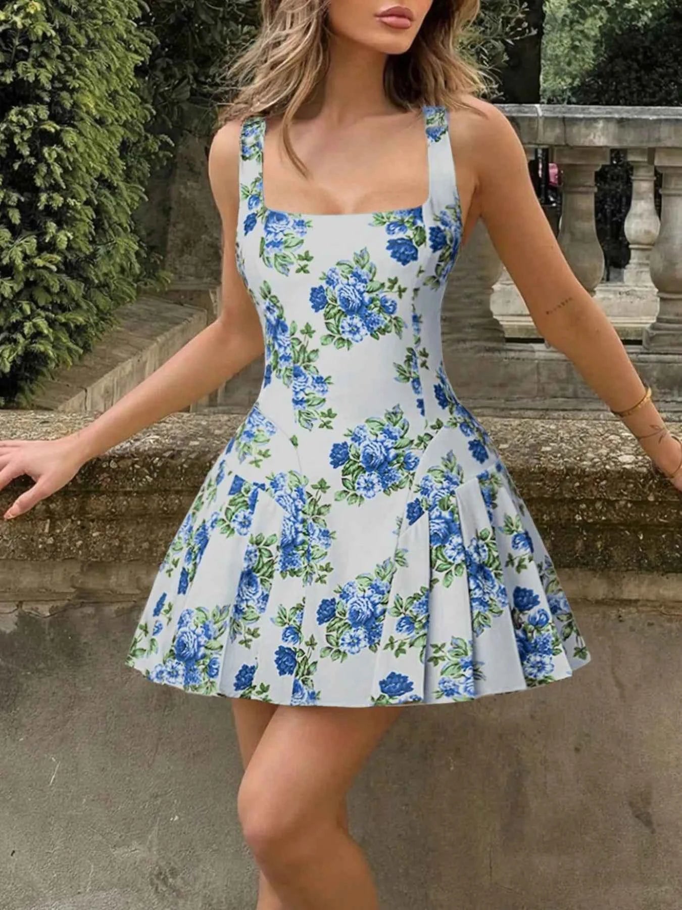 Pleated Floral Print Square Neck Mini Dress 9e4ec4c9-a25f-4c73-a6d5-99a02e358840-Max-Origin
