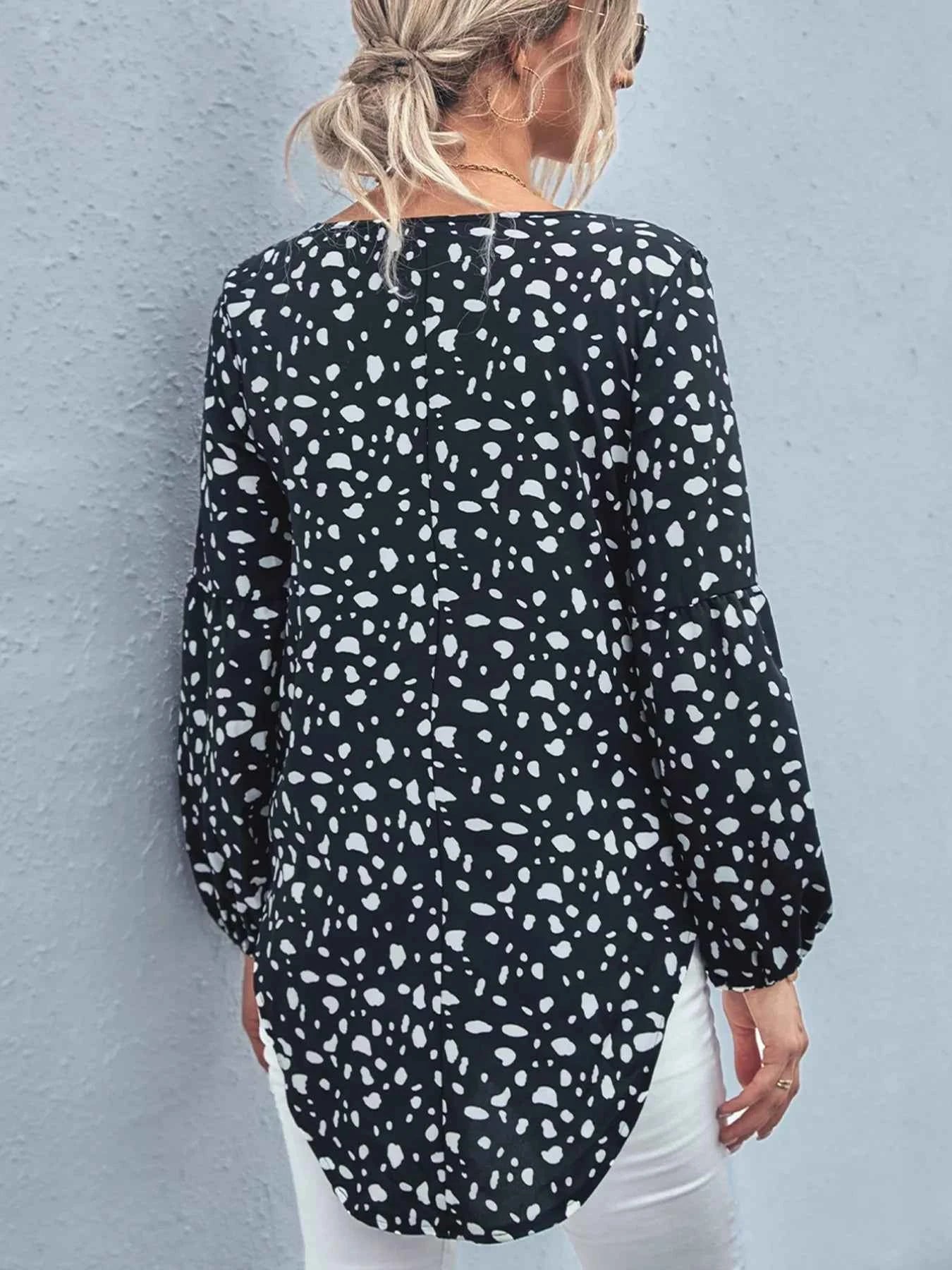 Animal Print V-Neck Blouse 9e8d319b-52aa-47a6-9452-24d882c25b2b-Max-Origin