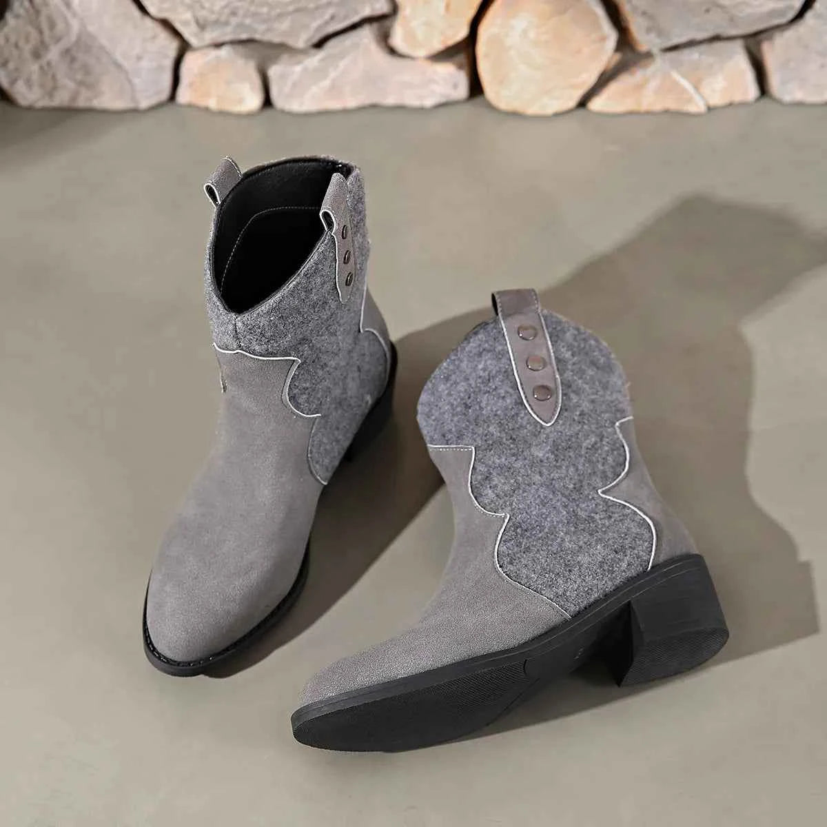 Round Toe Block Heels Boots 9e9b8cb40d6e4f5fb7aba24f579a316e-Max-Origin